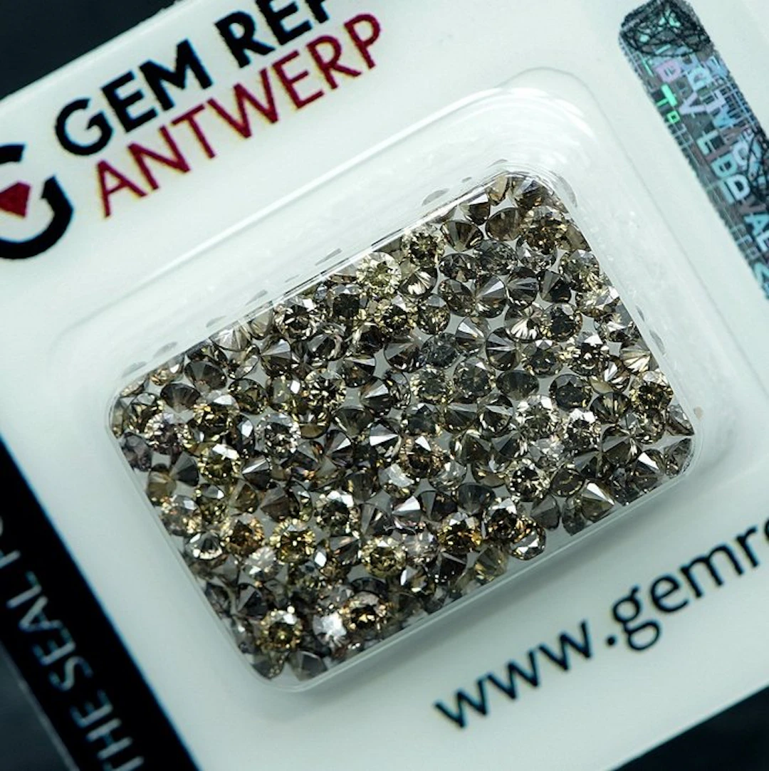 No reserve price - 157 pcs Diamond (Natural coloured)...