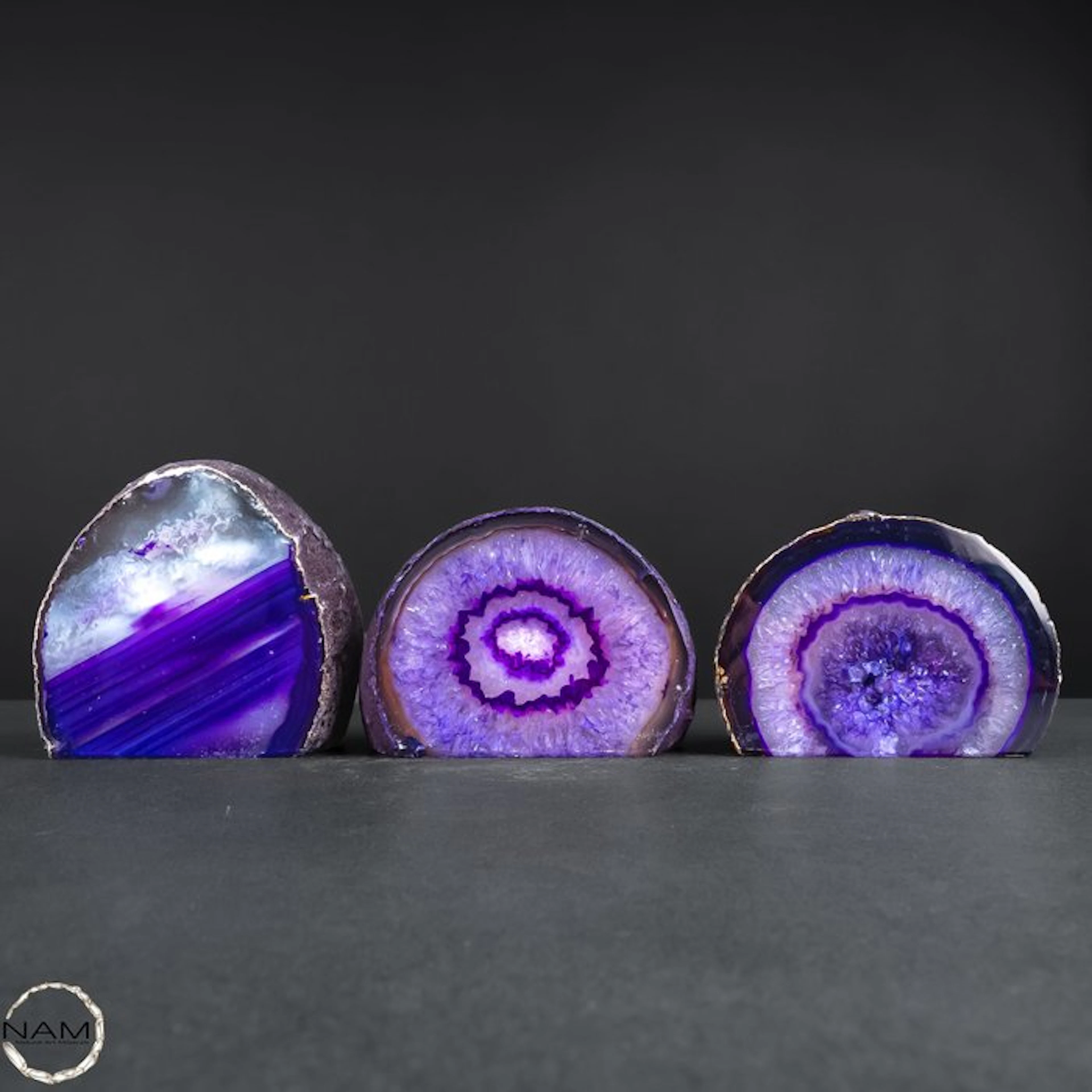 Agate slices in intense violet tones – expressive color...