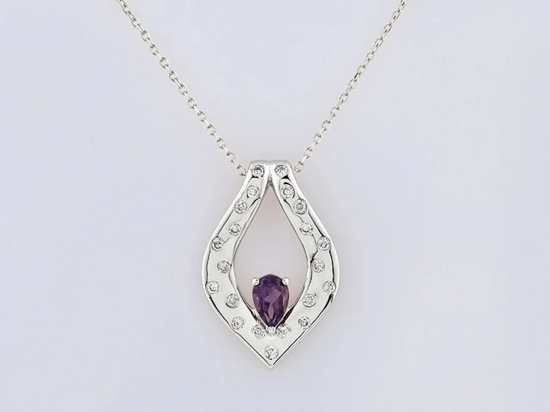 Necklace with pendant - 14 kt. White gold - 0.62ct. tw. Amethyst - Diamond