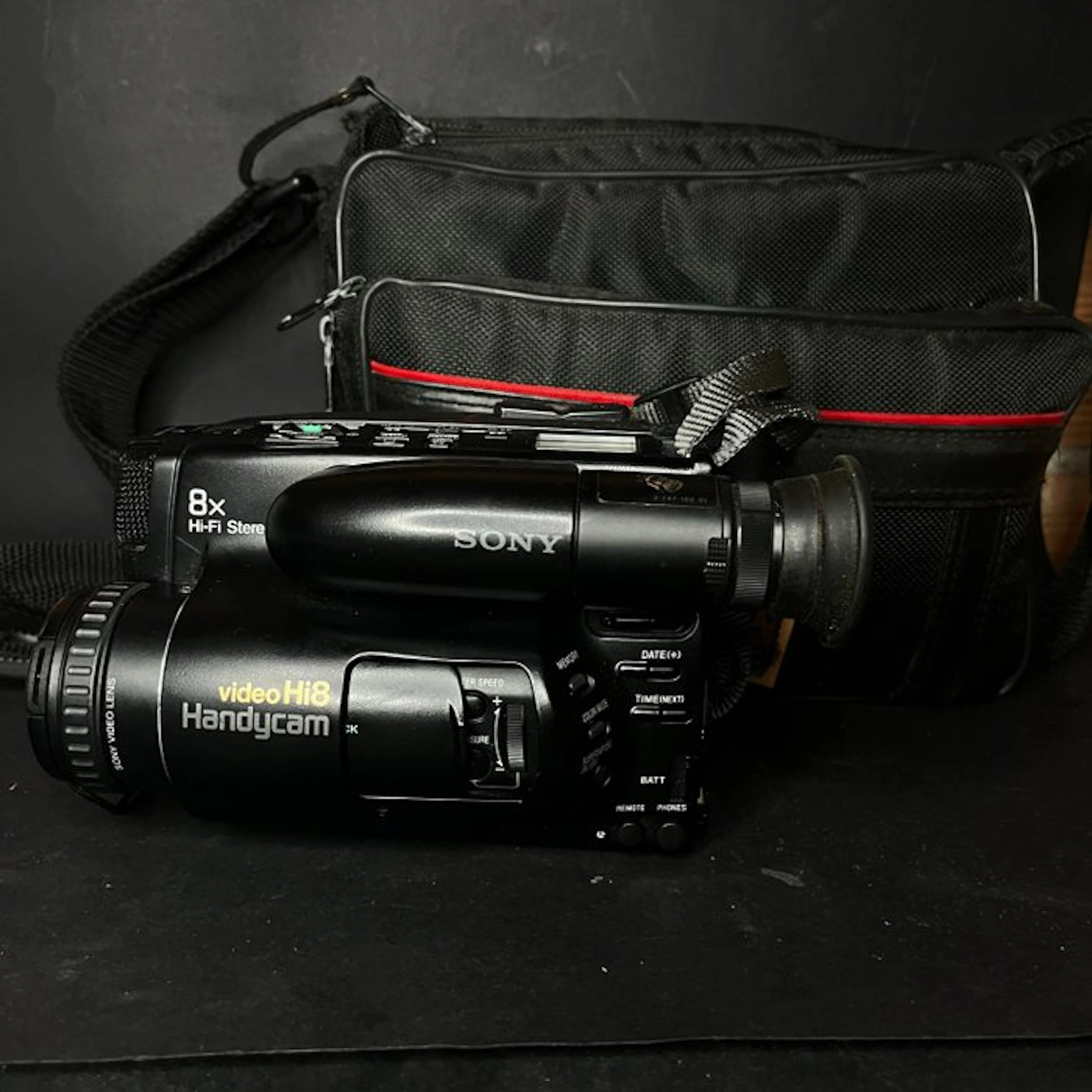 Sony Handycam CCD-TR705E Video8 camera