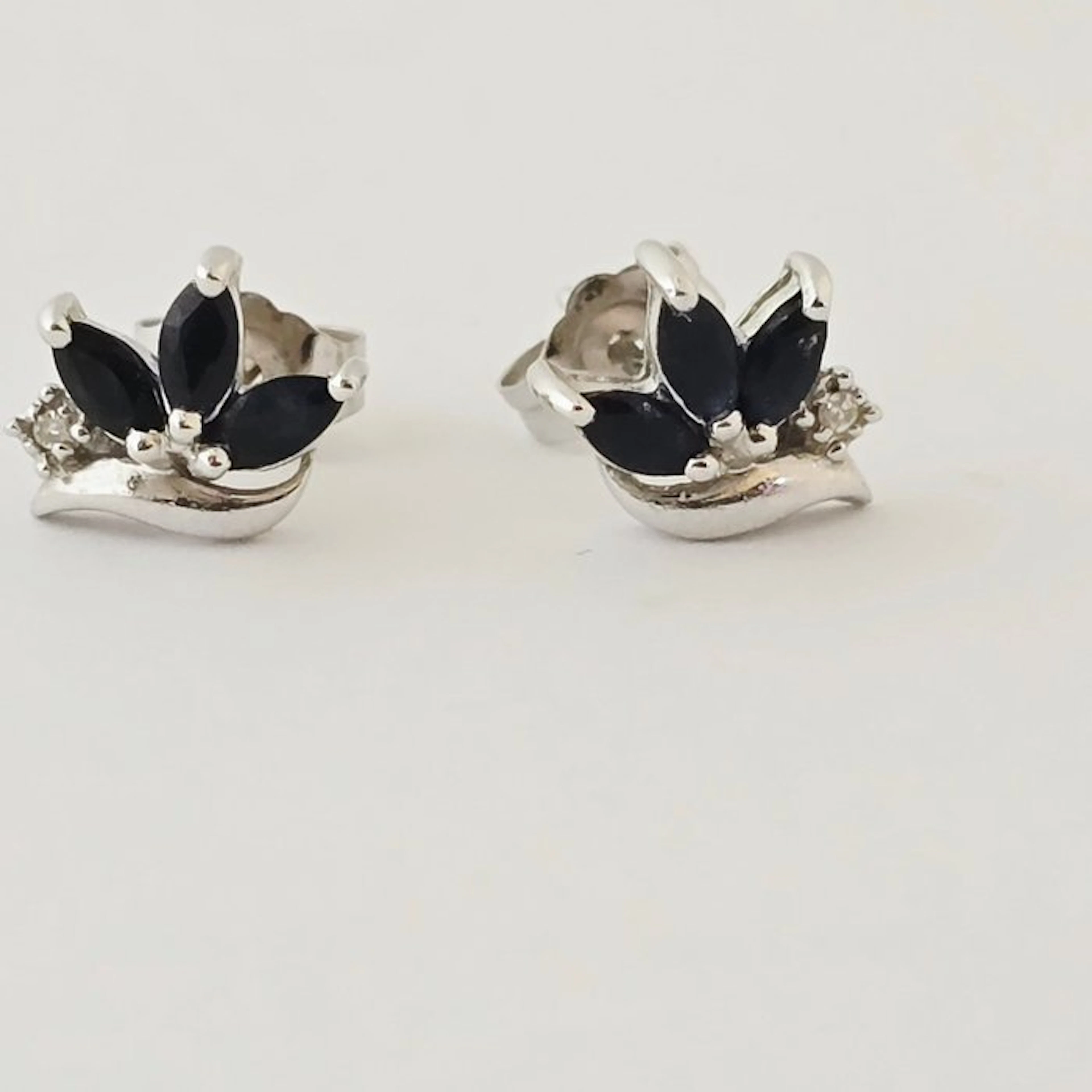 No reserve price - Stud earrings - 14 kt. White gold - Sapphires & diamonds