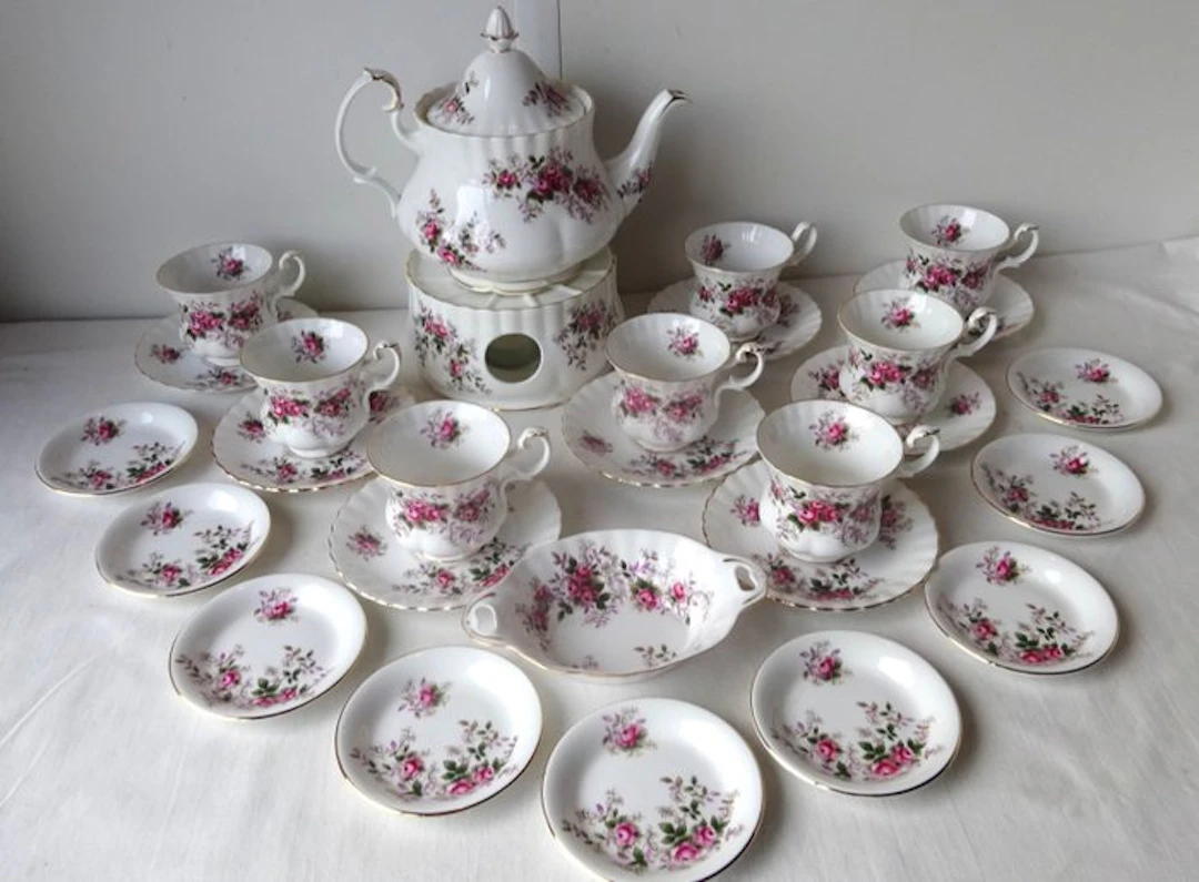 Royal Albert - Tea service (28) - Lavender Rose - Bone china - tea set