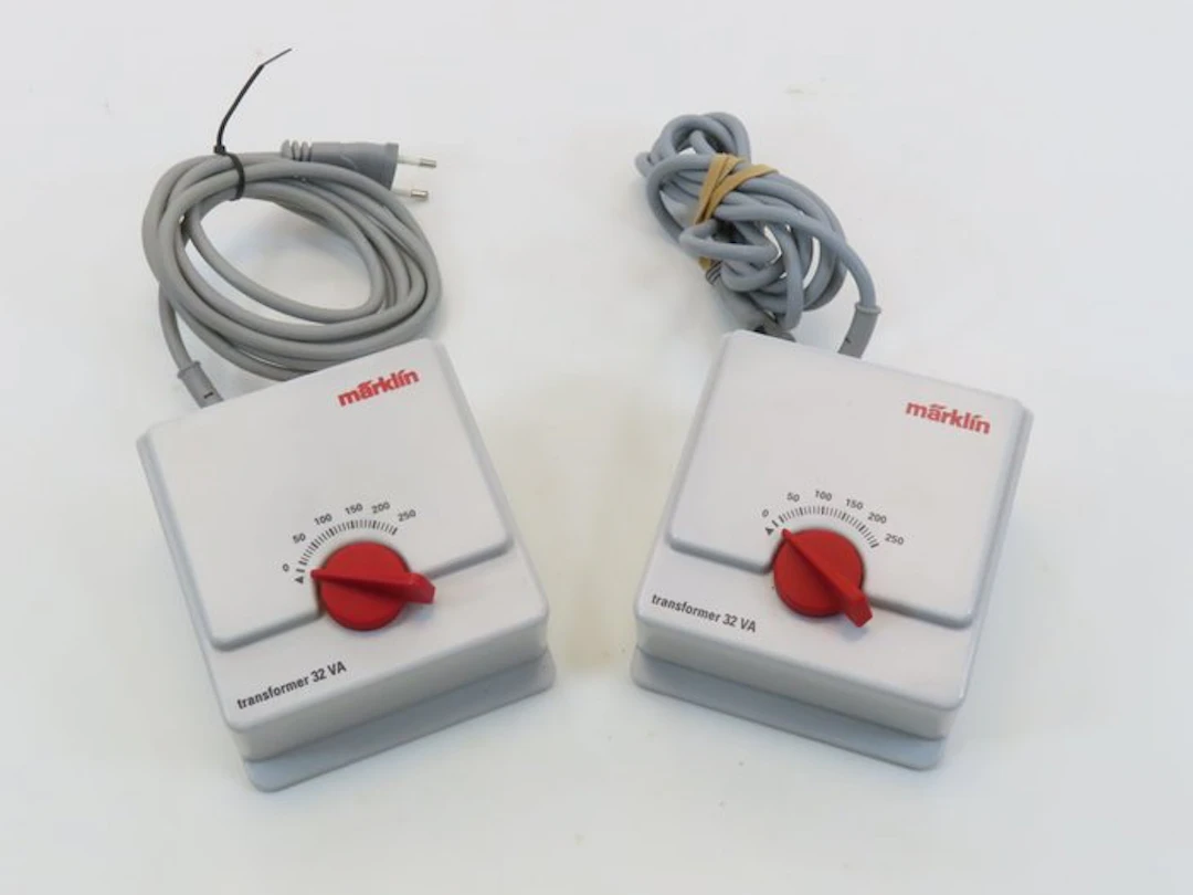 Märklin H0 - 6647 - Model train control unit (2) - 2x 32...