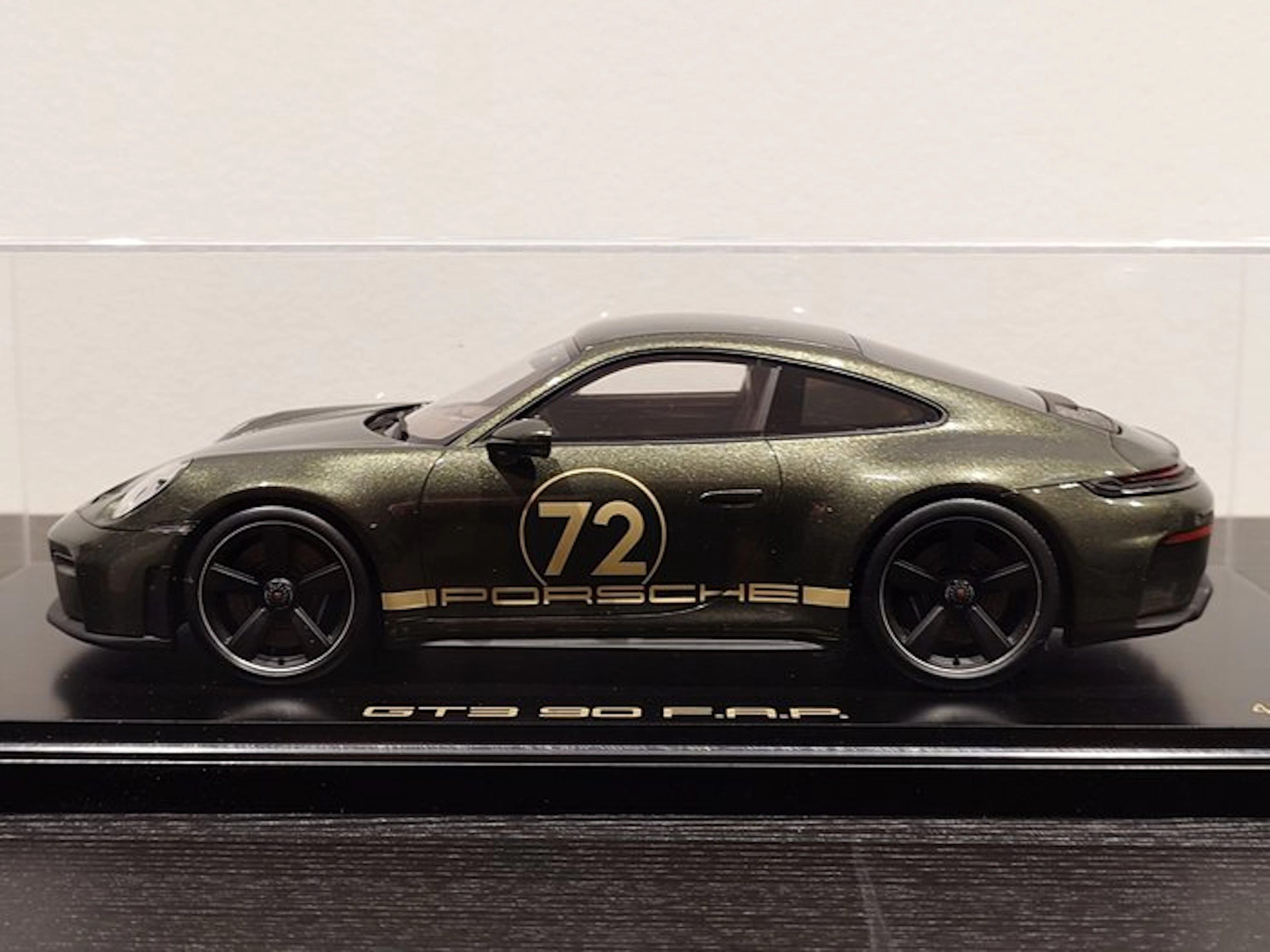 Spark 1:18 - Model car - Porsche 911 GT3 90 F.A.P.