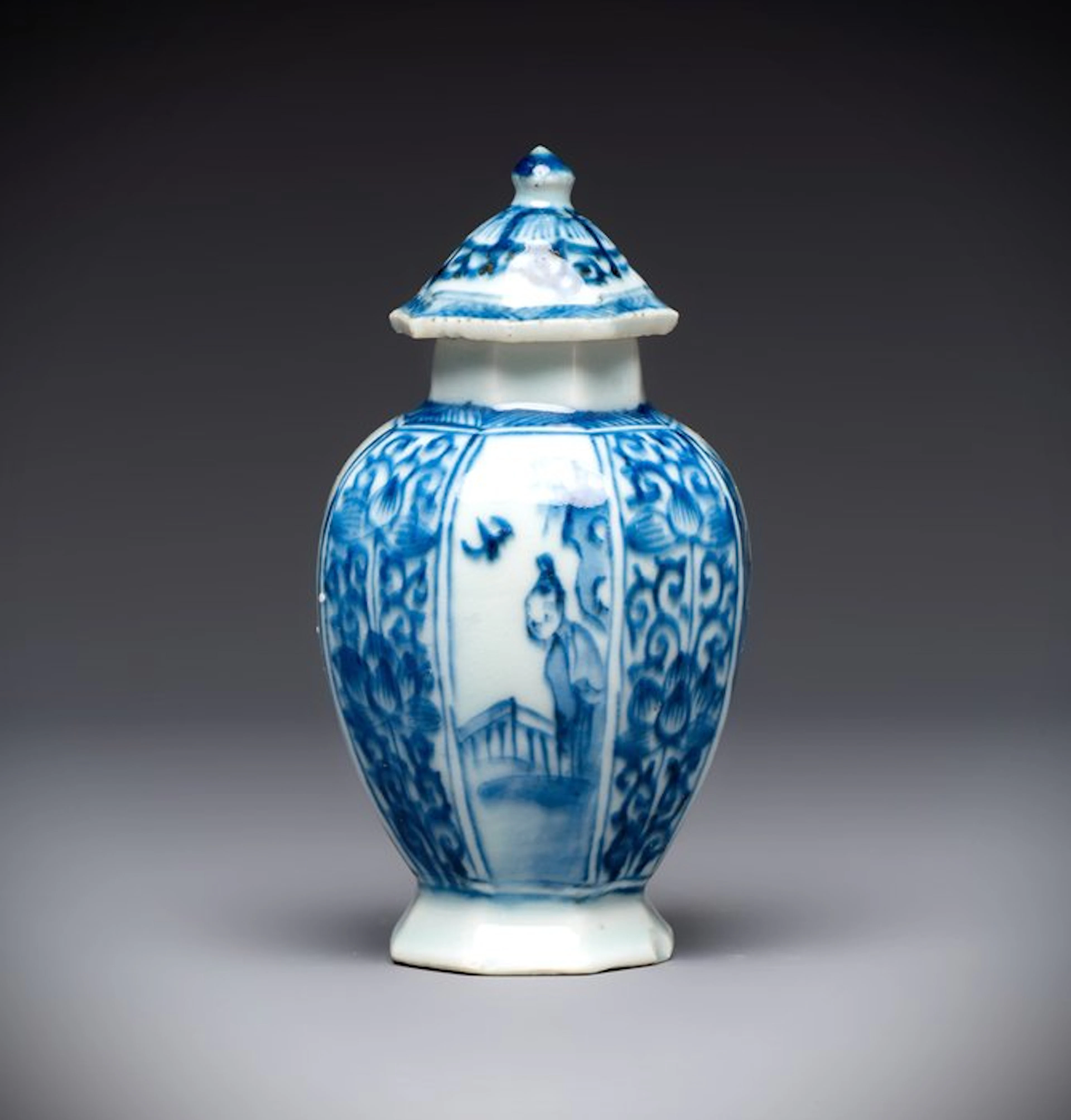 NO RESERVE - ANTIQUE CHINESE BLUE & WHITE FIGURAL TEA...