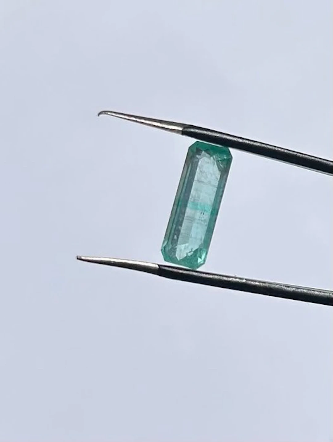 Green Emerald - 4.01 ct - Gem Report Antwerp (GRA) - GREEN OIL MINOR
