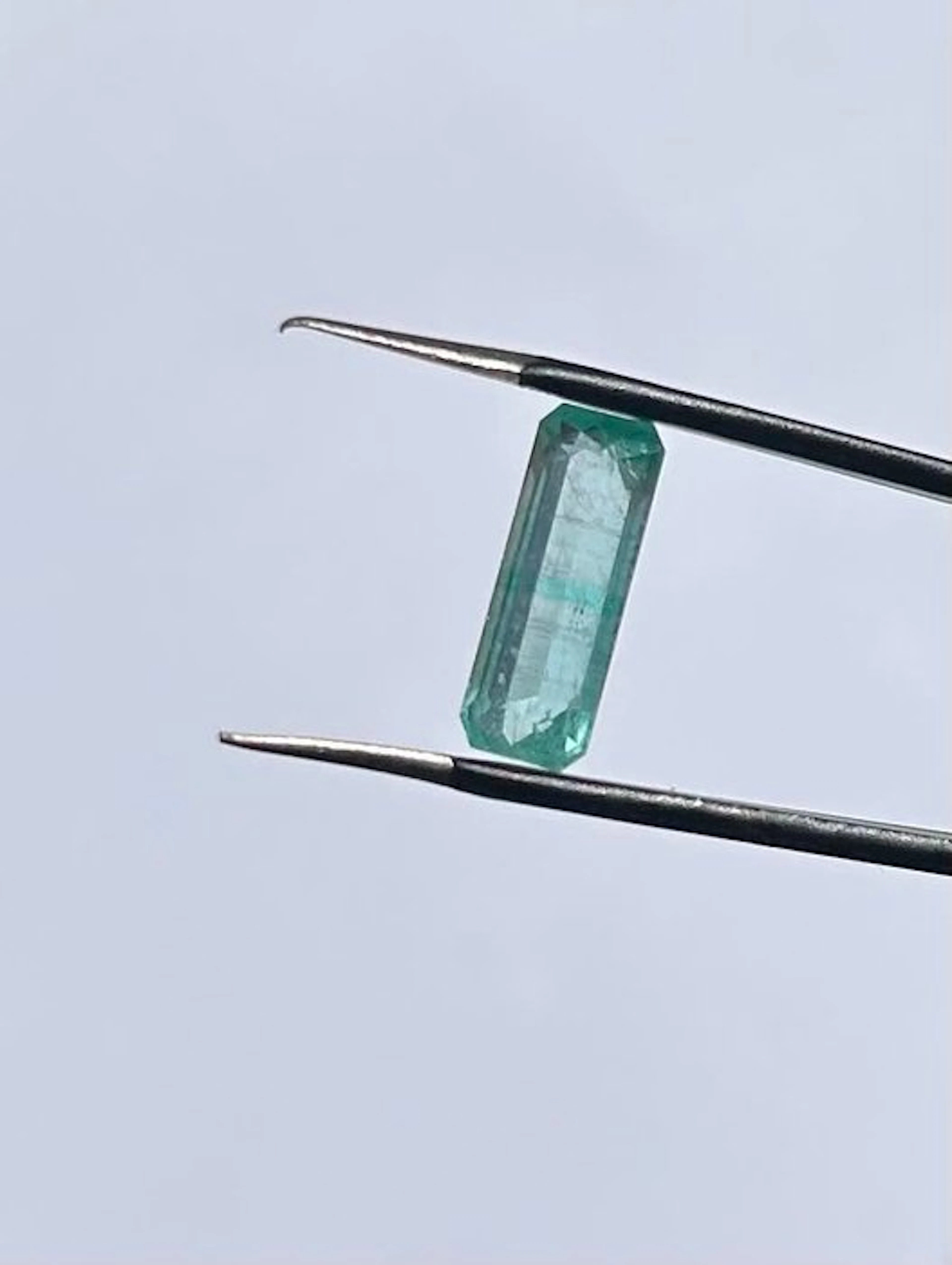 Green Emerald - 4.01 ct - Gem Report Antwerp (GRA) - GREEN OIL MINOR