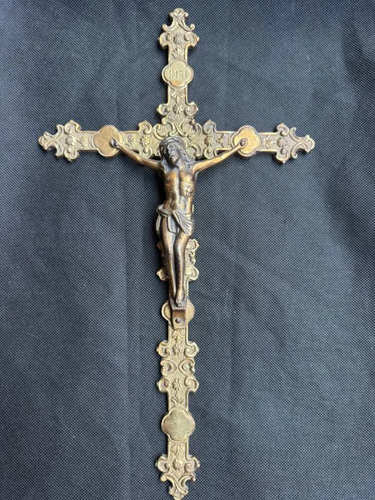 Antique inspired Cross - Bronze