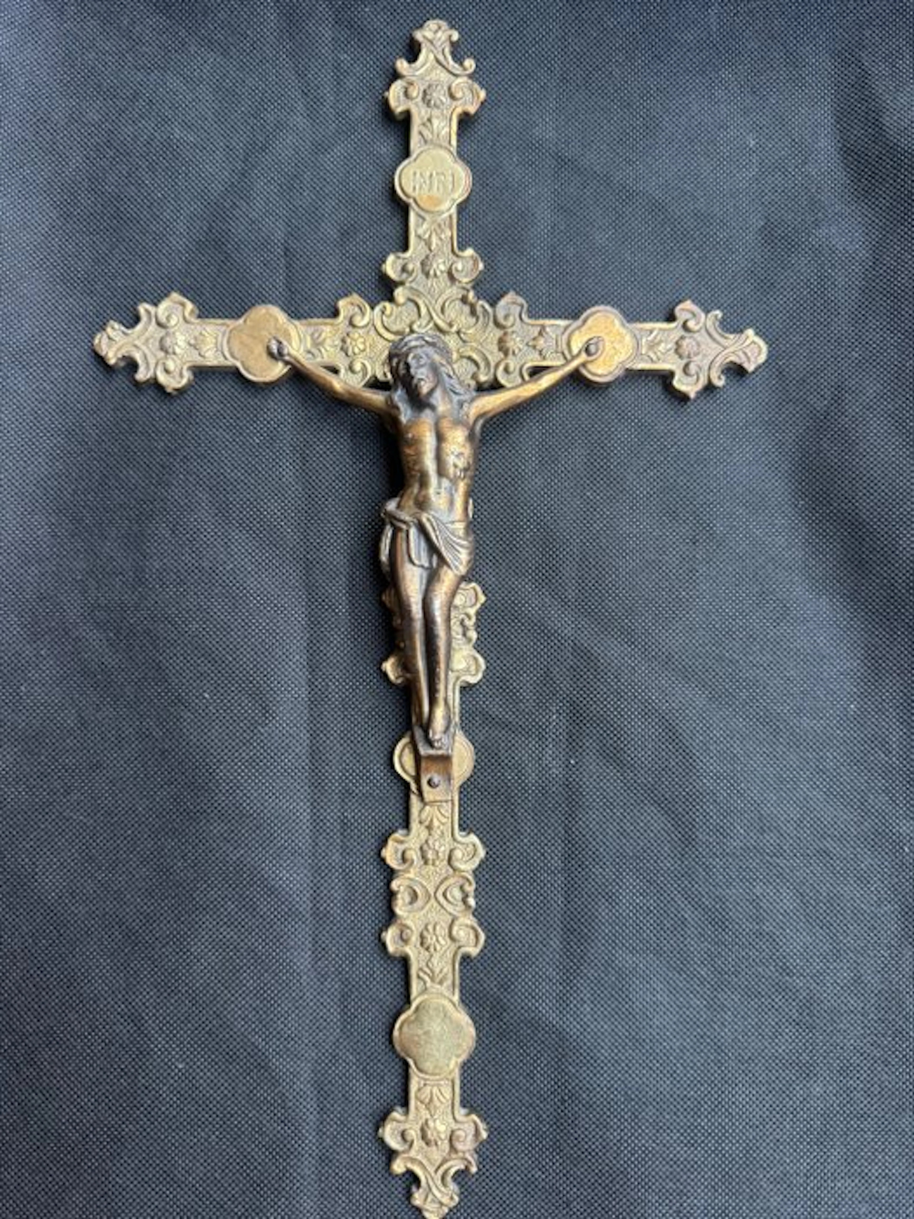 Antique inspired Cross - Bronze
