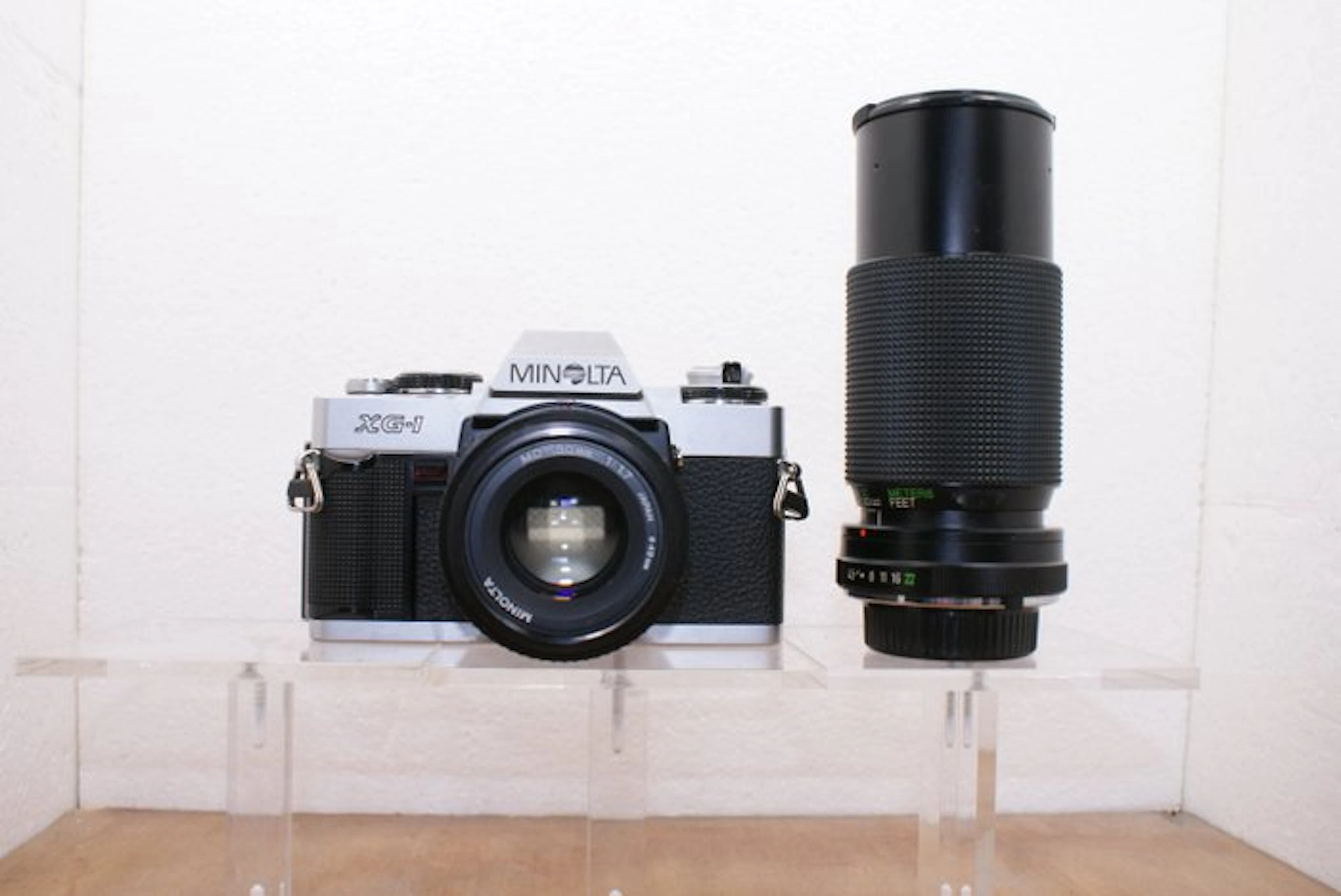 Minolta XG -1 + MD 1.7/50mm + Vivitar Macro Focusing Zoom...
