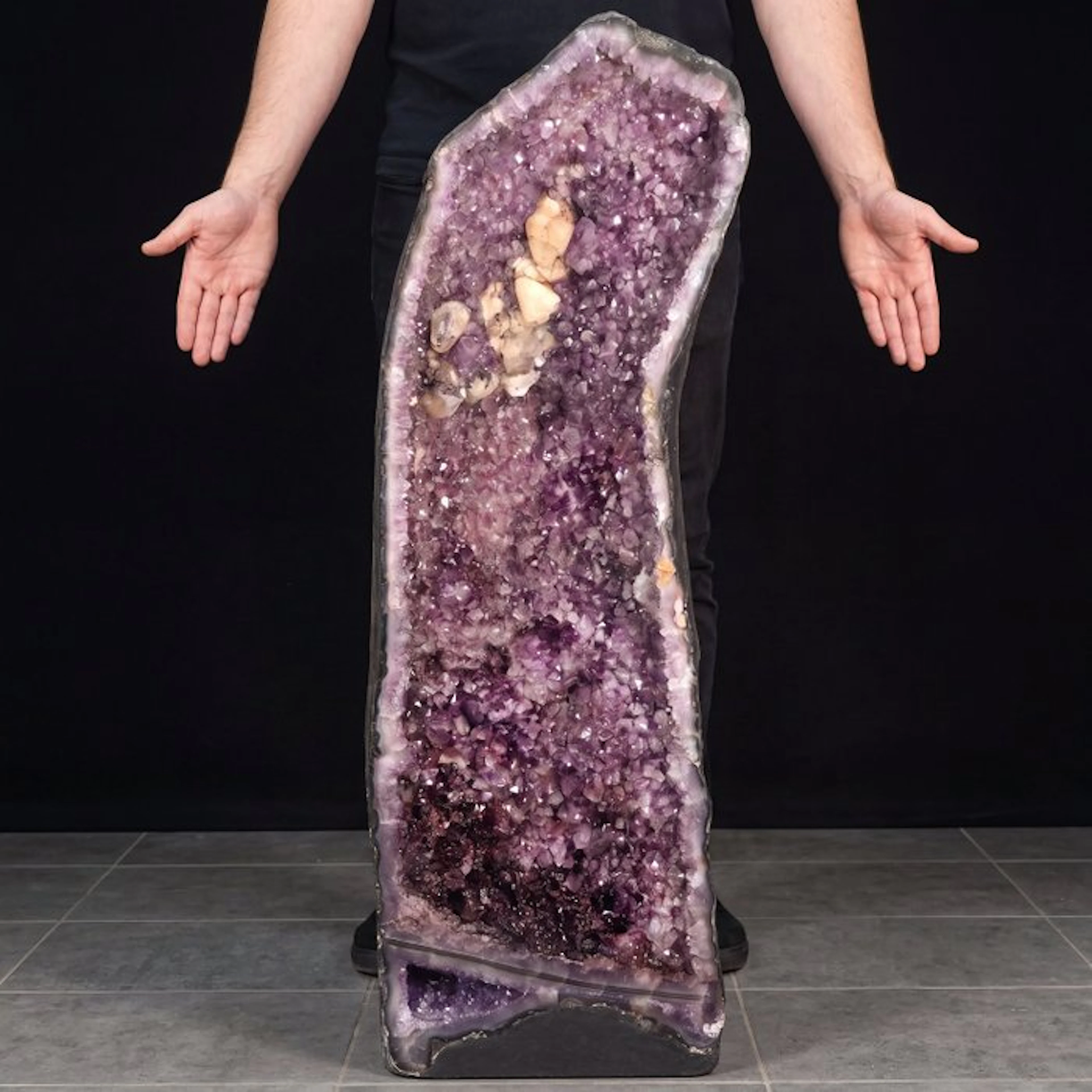 Top Quality - Vivid Amethyst - 96x32x33 cm - XL Cathedral Geode- 85 kg