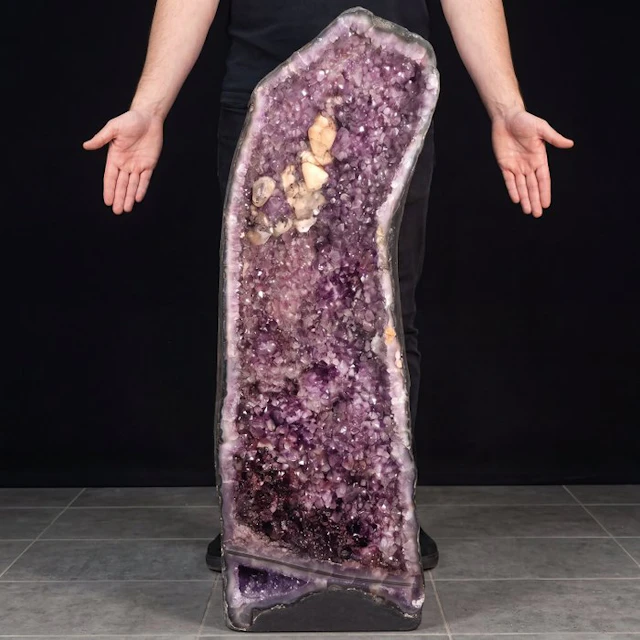 Top Quality - Vivid Amethyst - 96x32x33 cm - XL Cathedral Geode- 85 kg