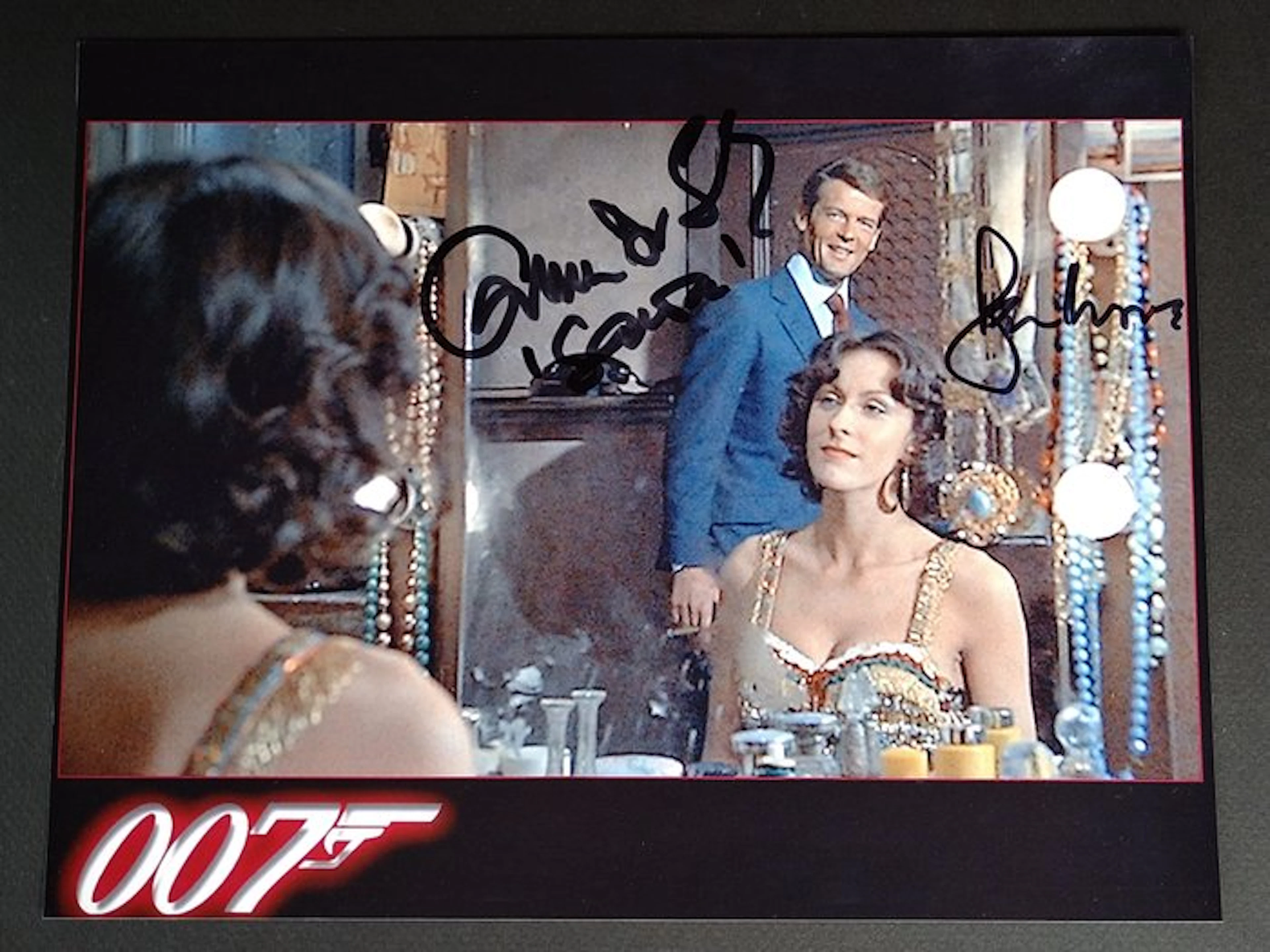 James Bond 007: The Man with the Golden Gun - Sir Roger...