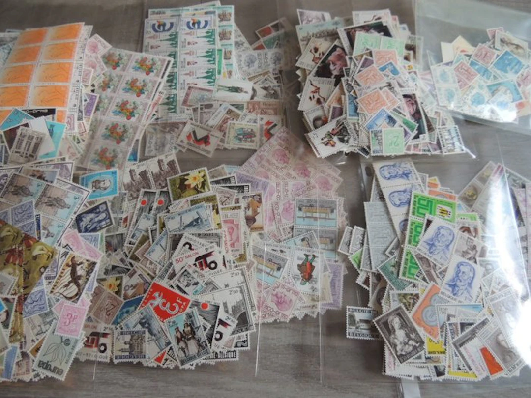 Belgium - Bulk lot of 5,100 stamps - 20,000 FB / 495 € with small face values.