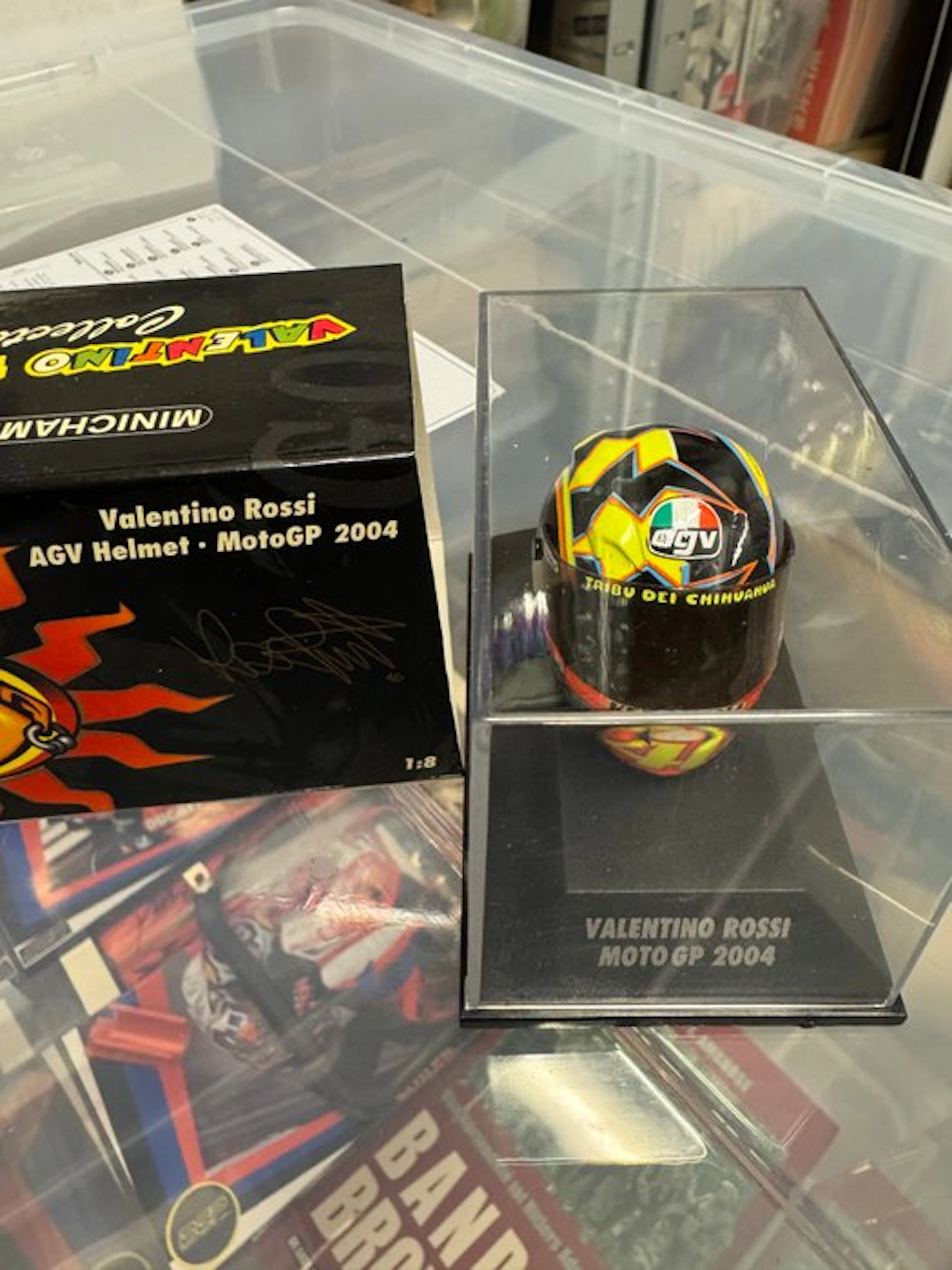 MiniChamps 1:8 - Model car - Helmet Valentino Rossi MotoGP 2004