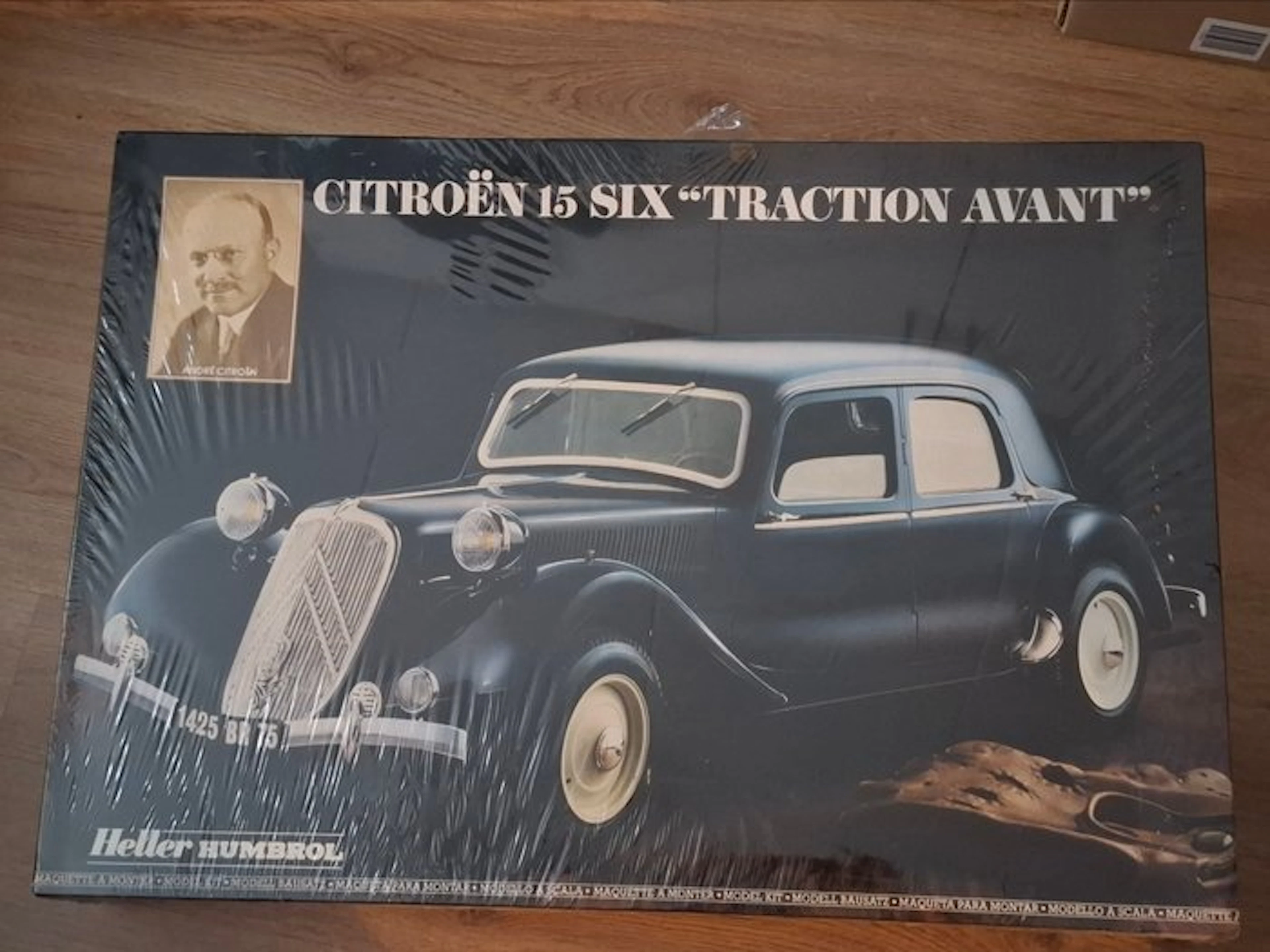 Heller 1:8 - Model car - Citroën 15 Six "Traction Avant"