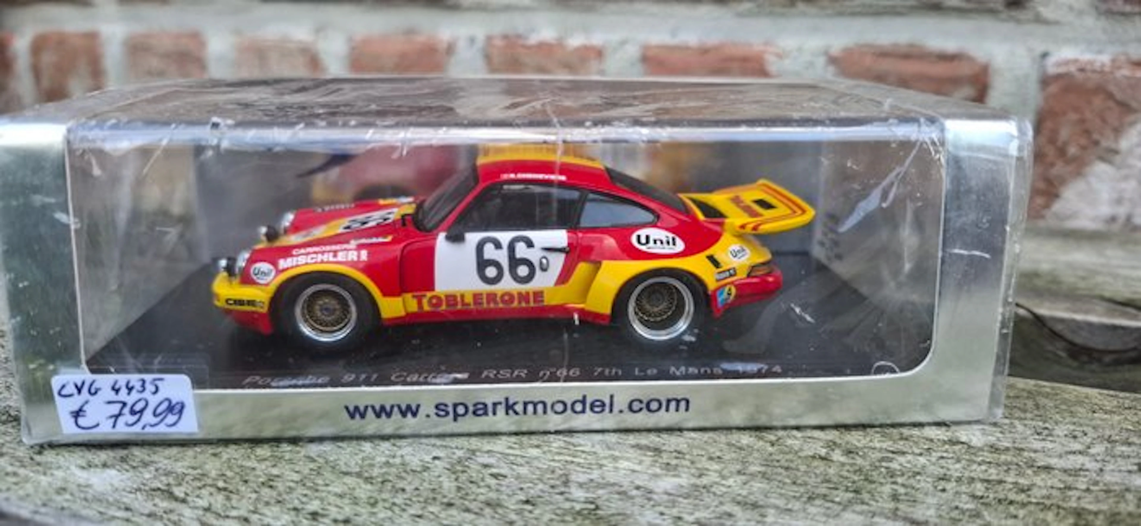 Spark 1:43 - Model race car - Porsche 911 Carrera RSR #66...