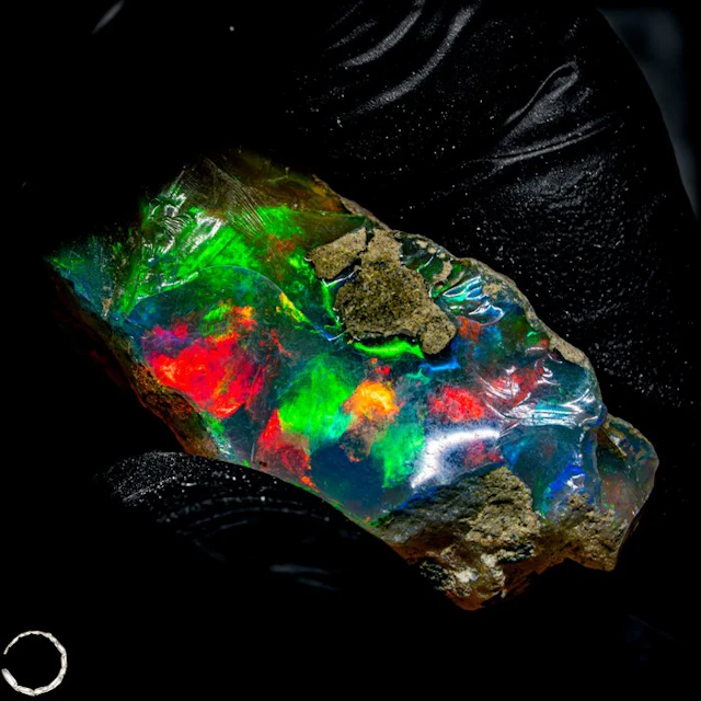 Rare rough piece of Ethiopian Welo opal 59.2 ct- 11.84 g
