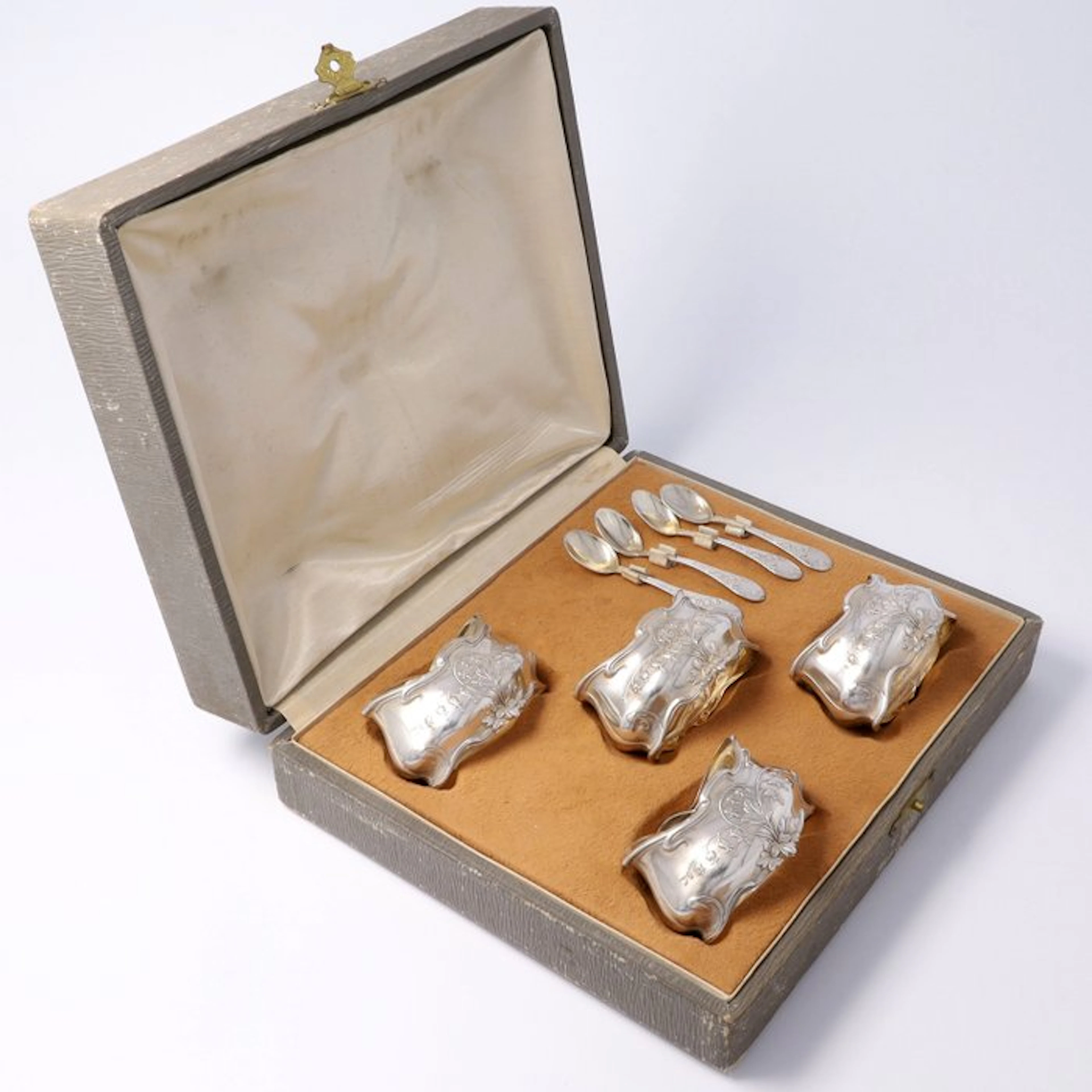 Adolphe Roustang (Parijs 1909 - 1929). - Salt cellar (4) - .950 silver
