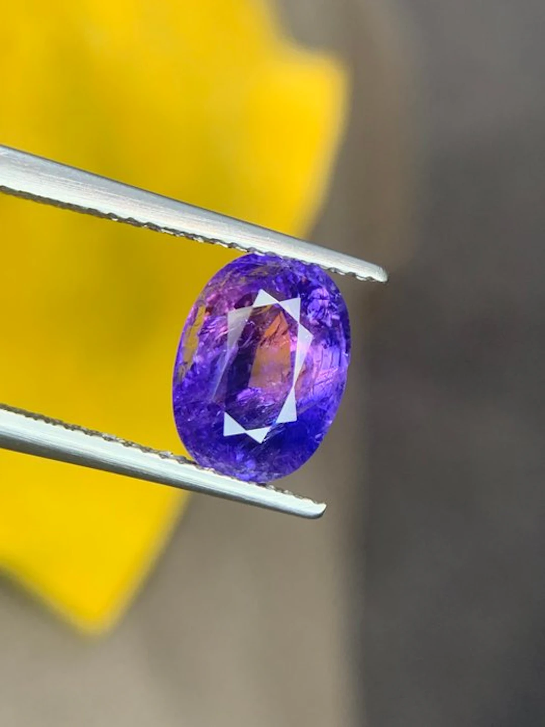 1 pcs Purple Sapphire - 3.88 ct - Gemological Institute...
