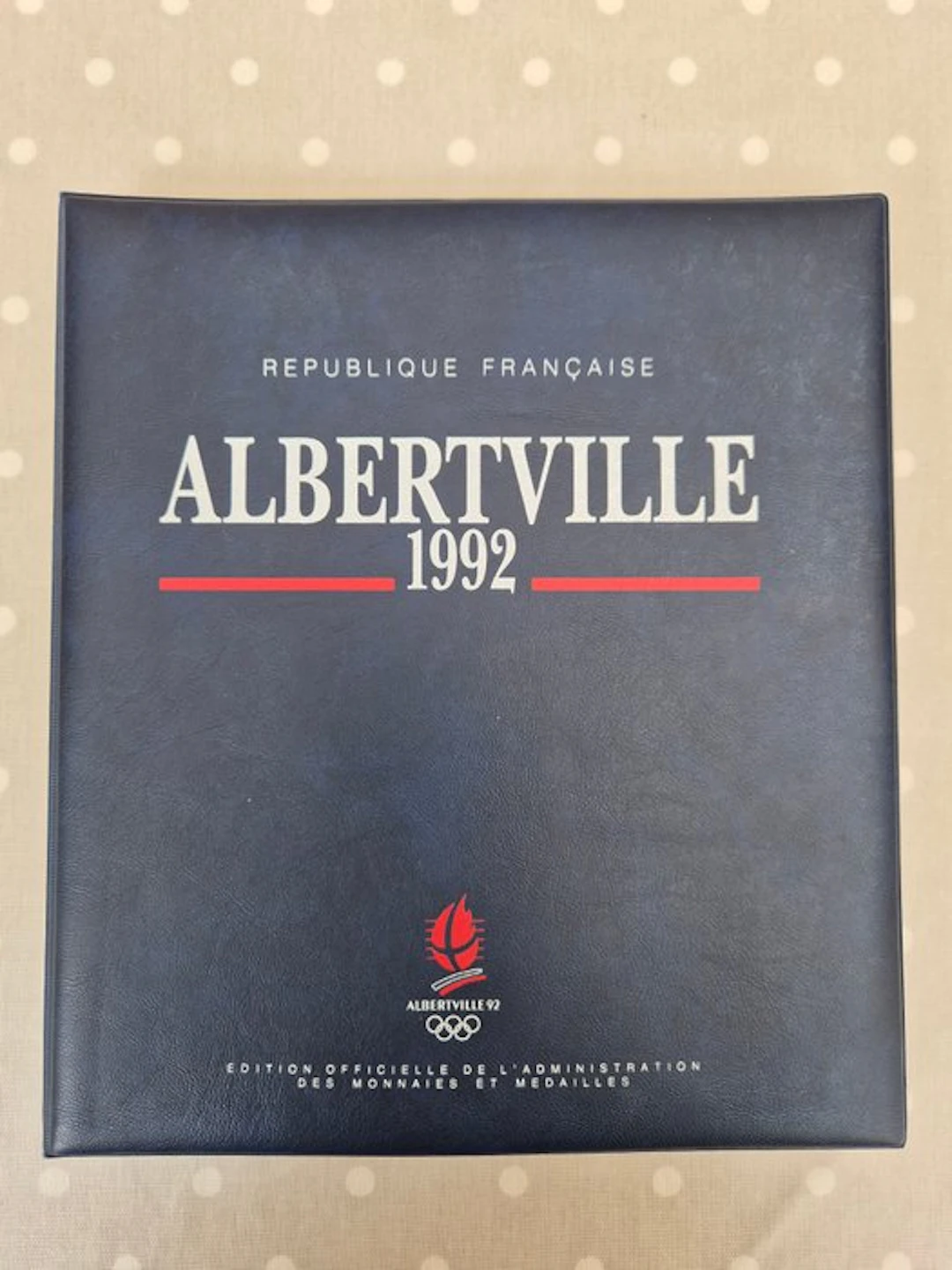 France 1992 - Original binder containing 12 official...