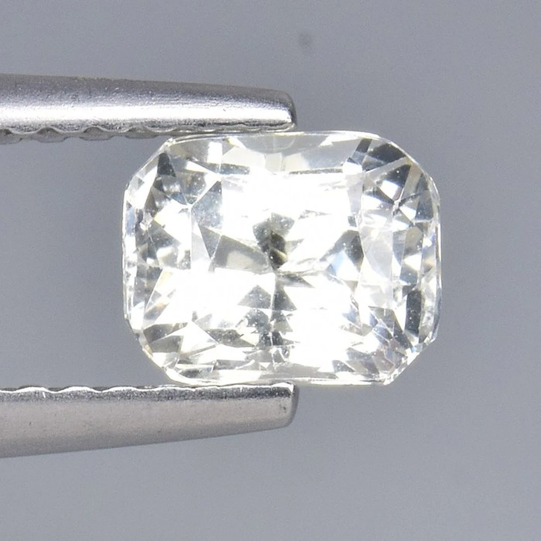1 pcs Yellow Sapphire - 1.08 ct - Antwerp Laboratory for Gemstone