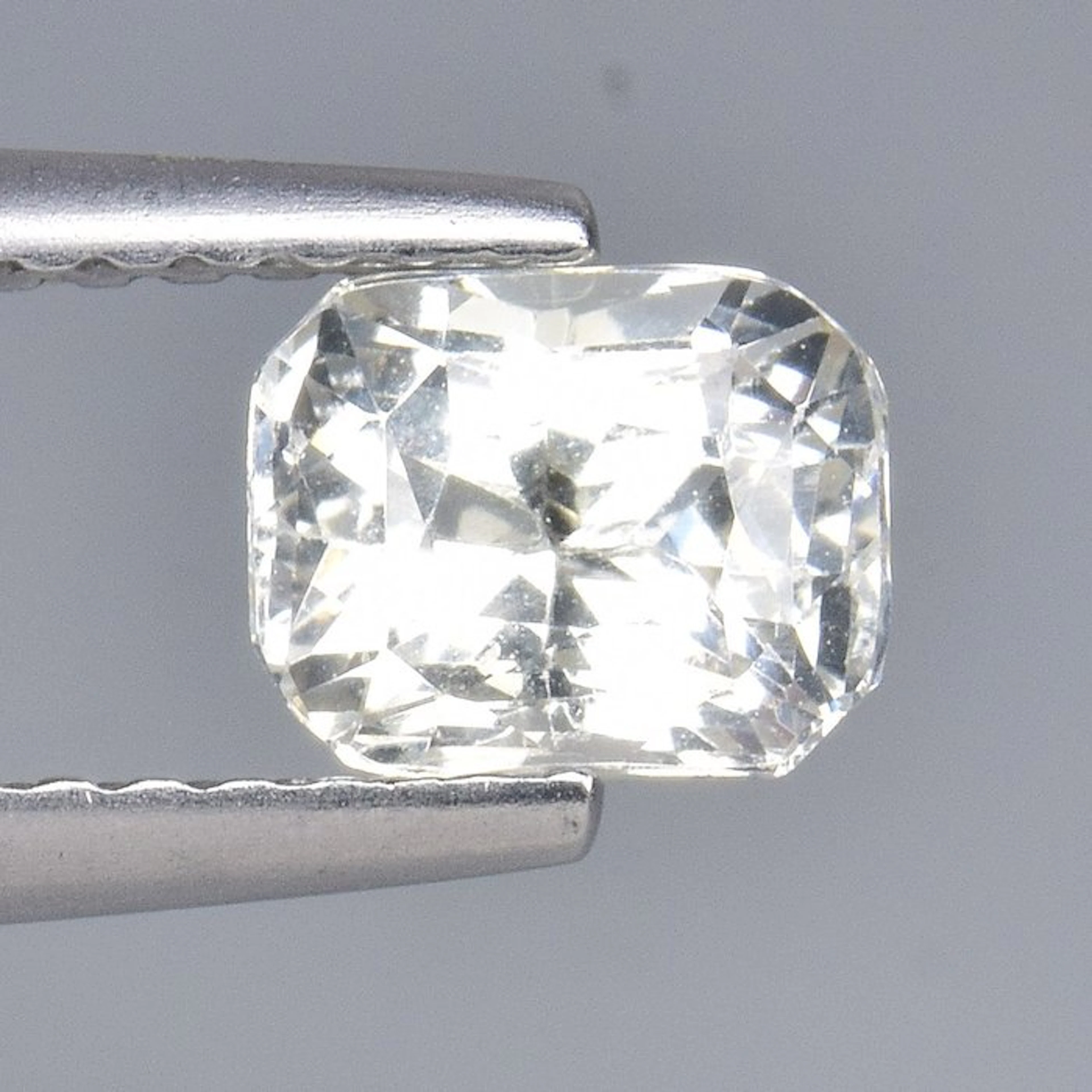 1 pcs Yellow Sapphire - 1.08 ct - Antwerp Laboratory for Gemstone