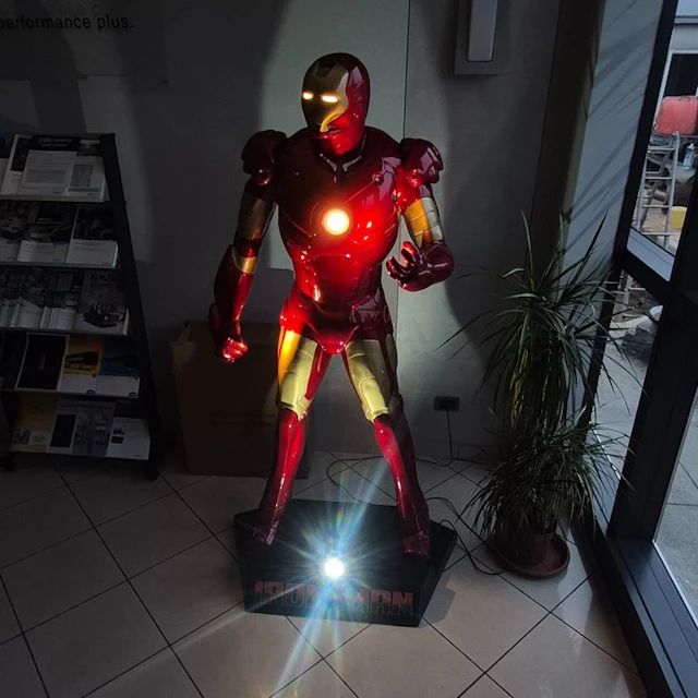 Sculpture, Iron Man - Large Statue on black base, with lighting -