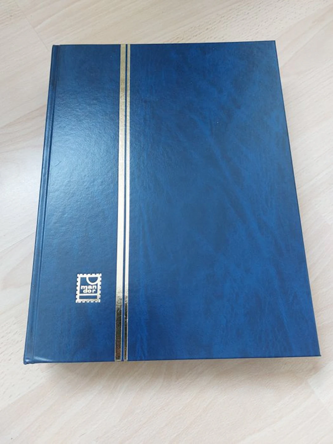 World - Large batch of blocks and sheets in a thick stockbook (60 pages)