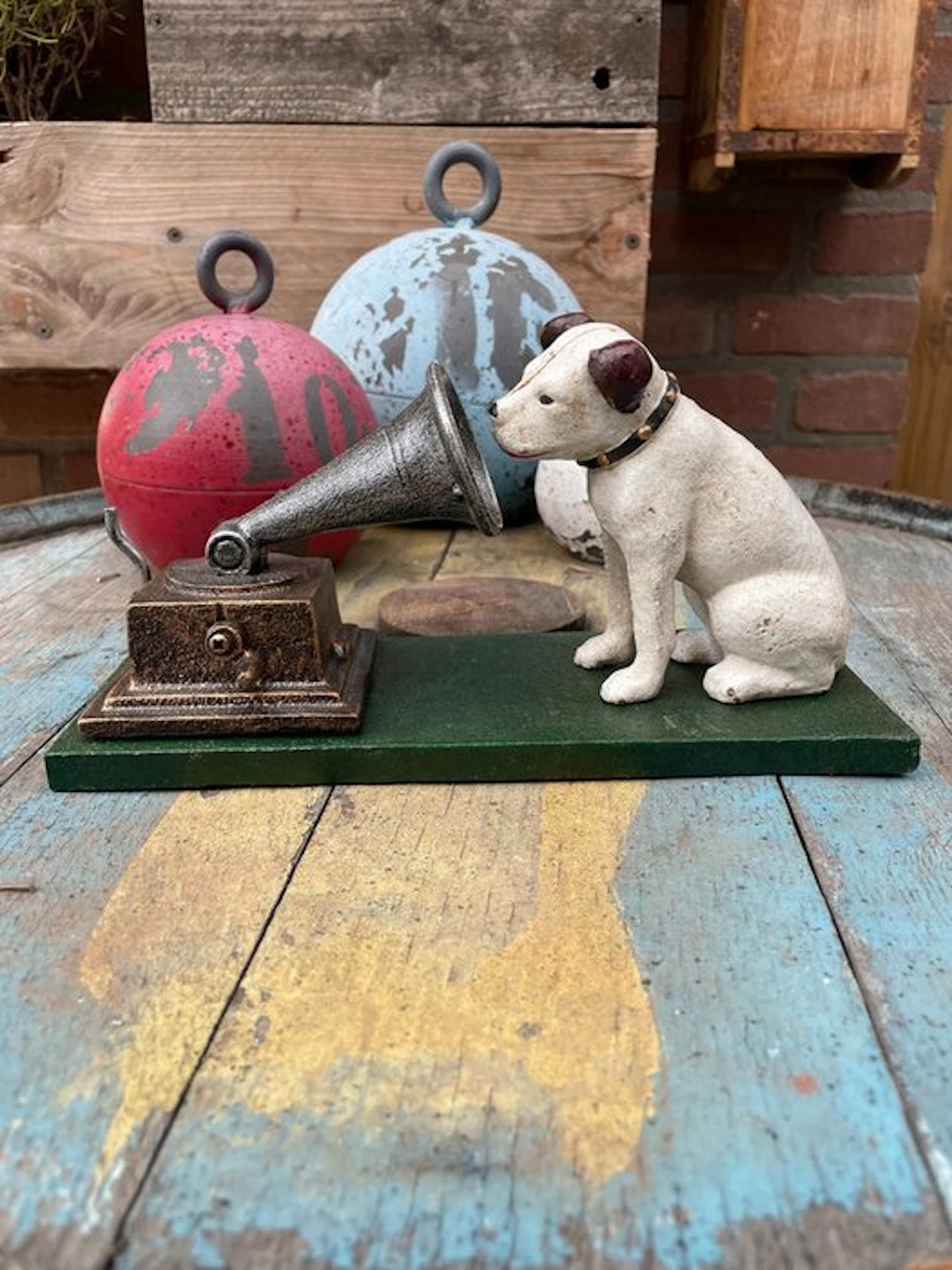 Decorative ornament - Hond met grammofoonspeler