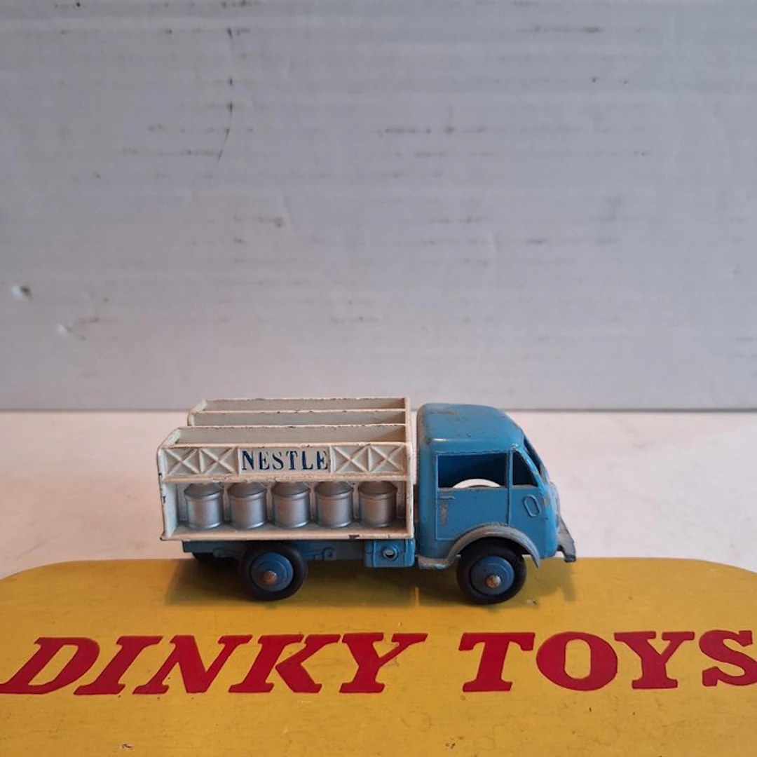 Dinky Toys - Model car - Dinky Toys made in France - Milk Truck 25 series