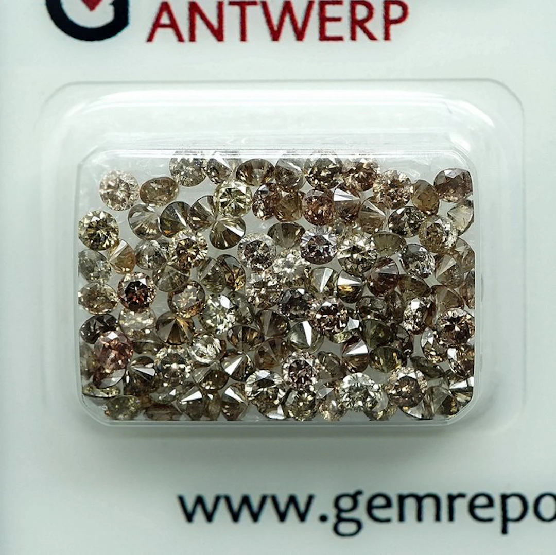 No reserve price - 104 pcs Diamond (Natural coloured)...