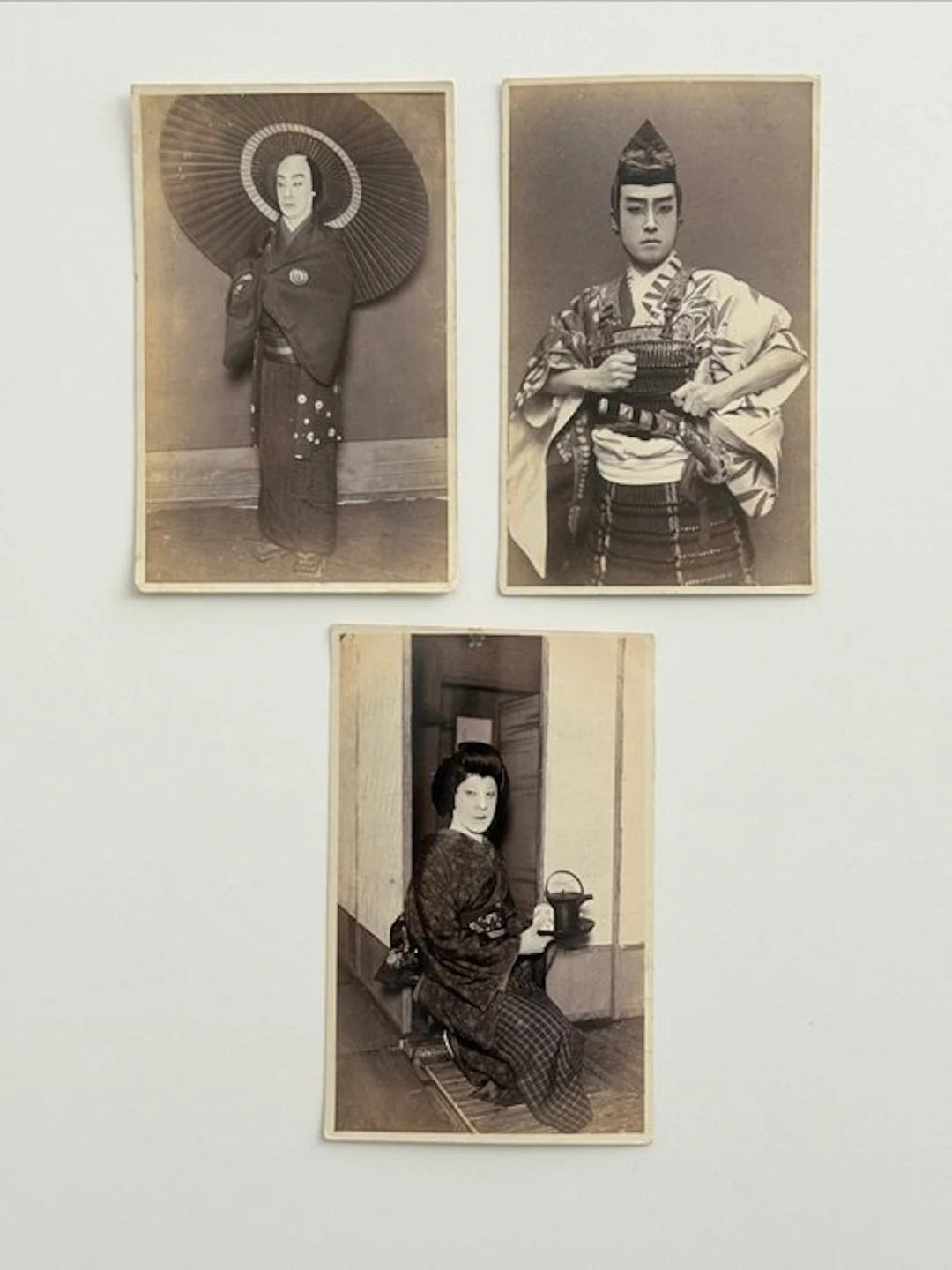 Anonyme - Exceptionnel ensemble homogène de trois cartes...