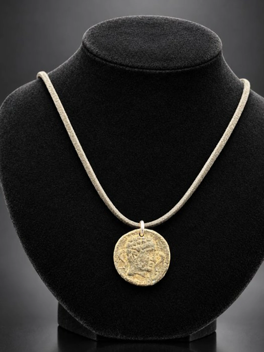 Celtic Bronze Necklace featuring a Celtiberian as from Sekaisa (Segeda) - 50 cm