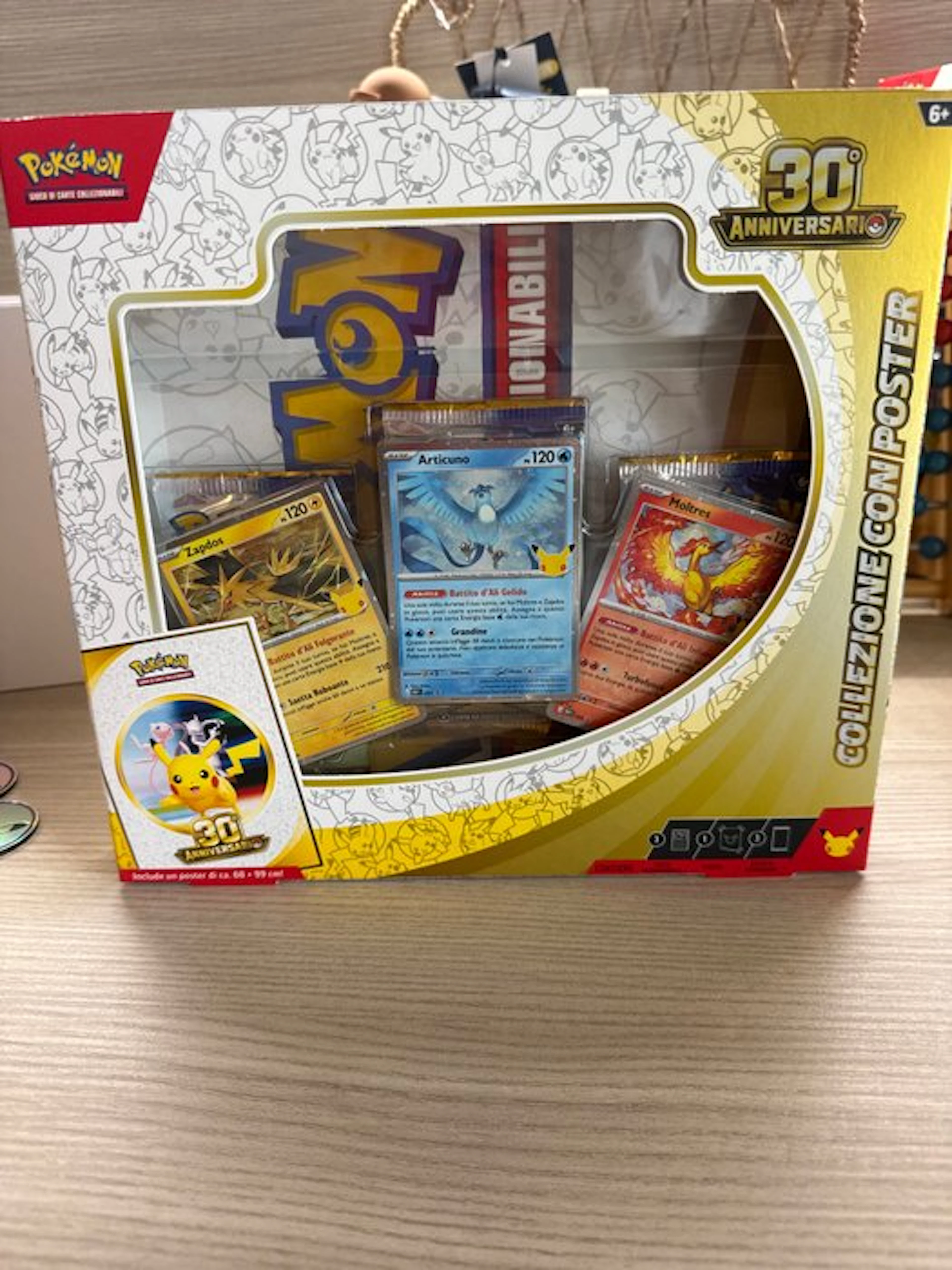 Pokémon - 1 Box - Collezione con poster 30° Anniversario - Various sets