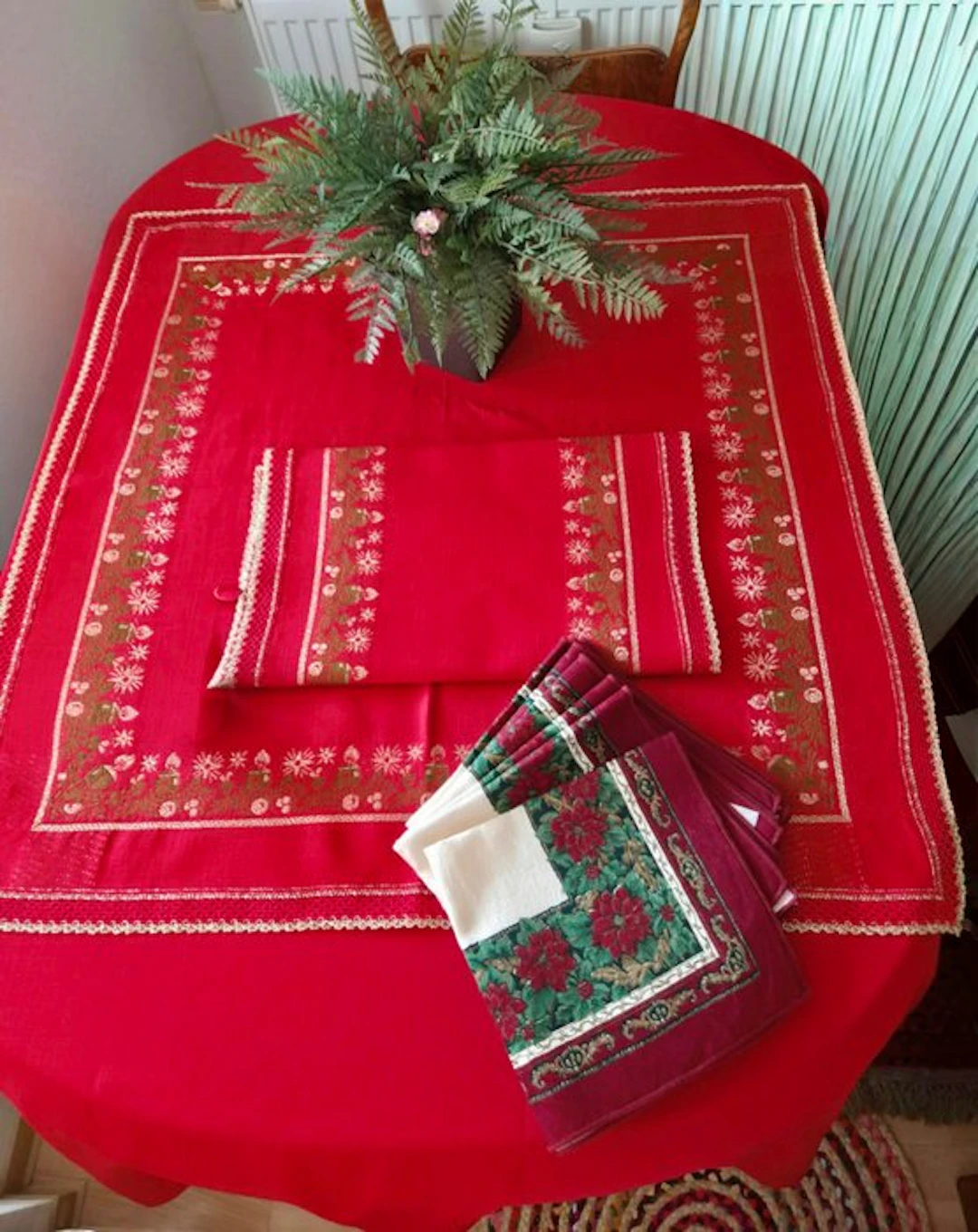 Festliches 9-teiliges Weihnachts-Tischwäsche-Set – Große Decke aus Leinen