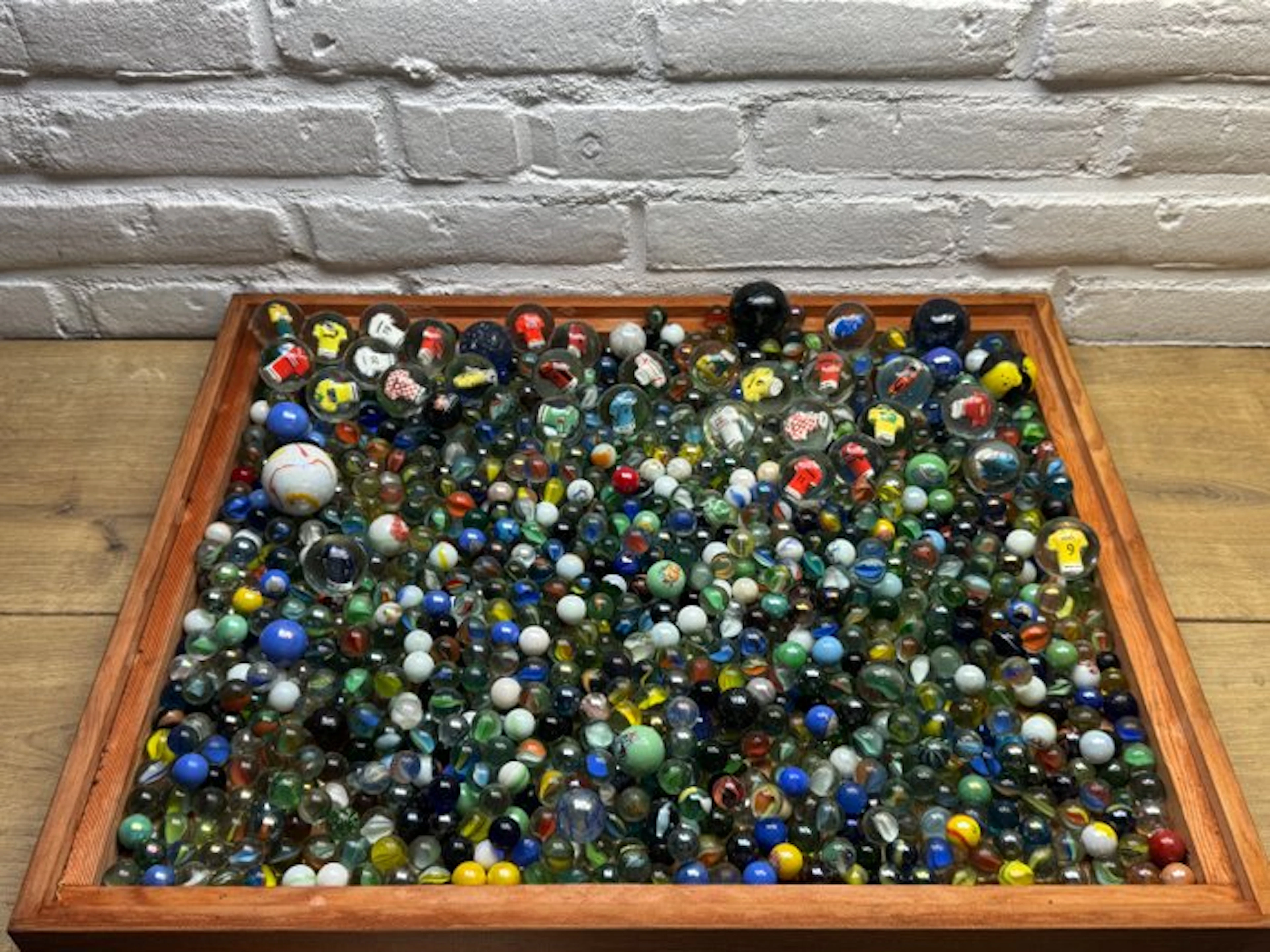 9,5 KG - Vintage & Modern US & EU glass Marbles...