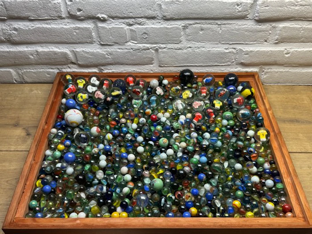 9,5 KG - Vintage & Modern US & EU glass Marbles...
