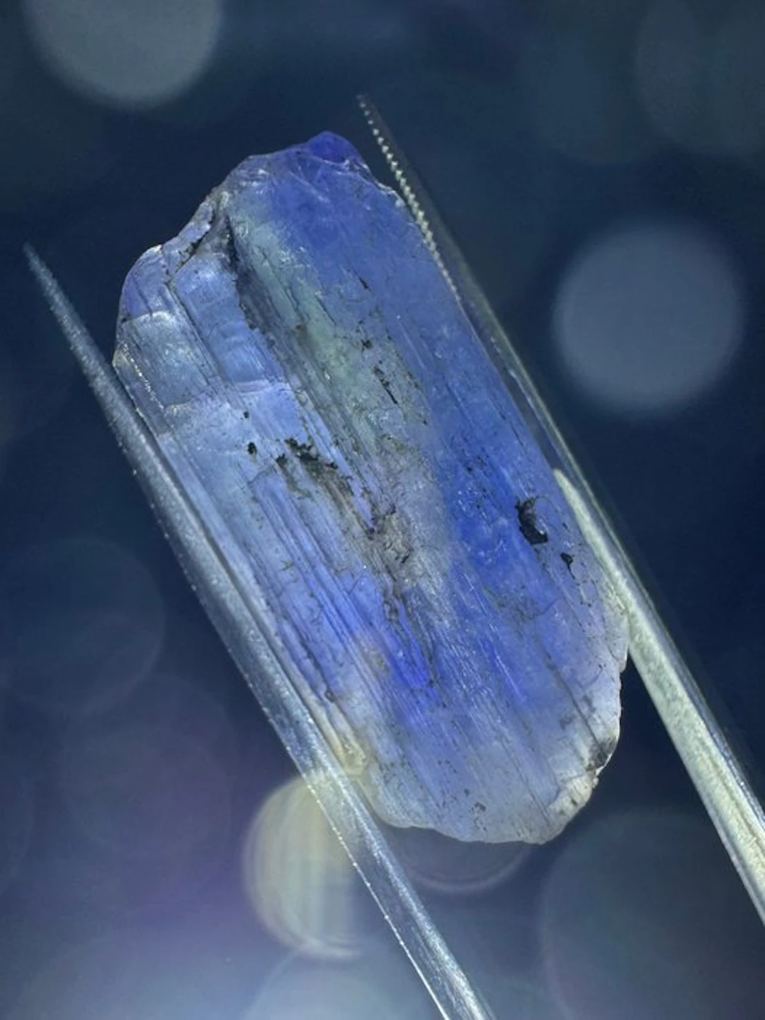 Natural Tanzanite crystal - 30.65 carats Raw- 6.13 g