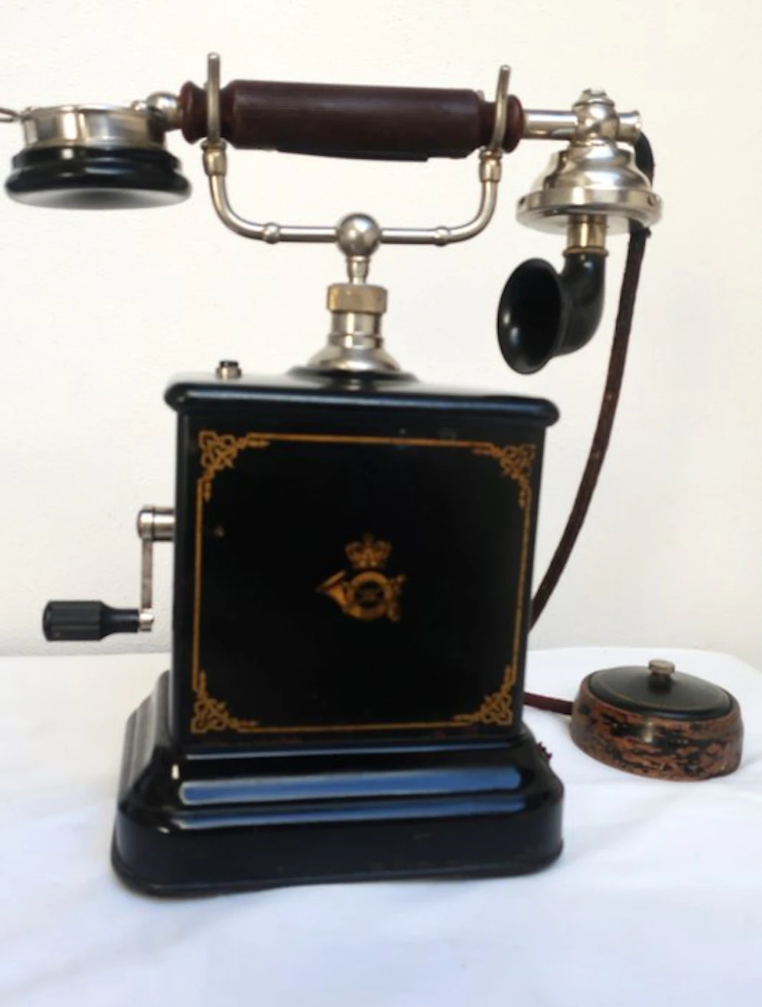 Jydsk Telefon Aktieselskab - Analogue telephone - Iron - Magneto model 1915