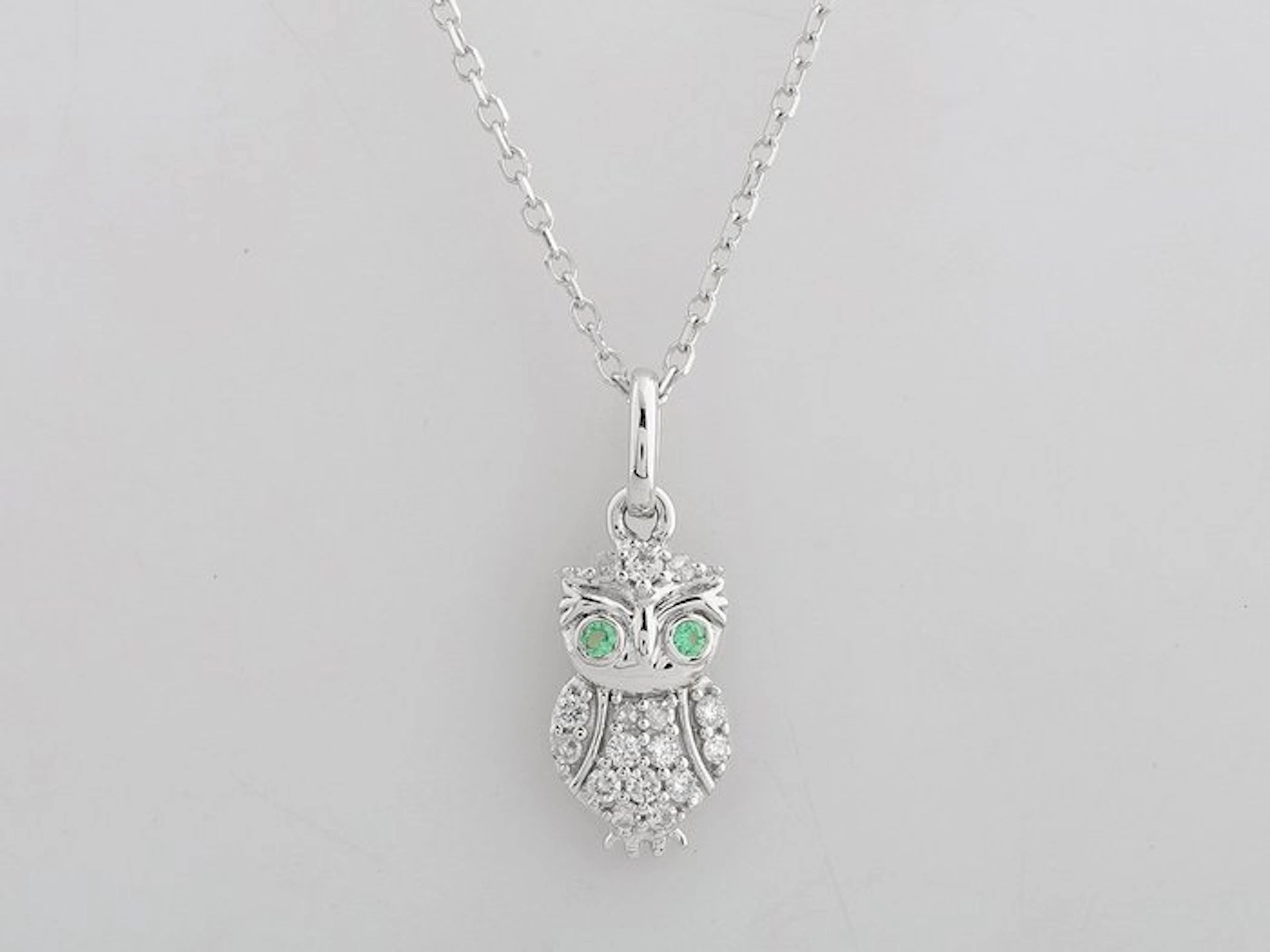 Necklace with pendant - 14 kt. White gold - 0.09ct. tw. Emerald - Diamond