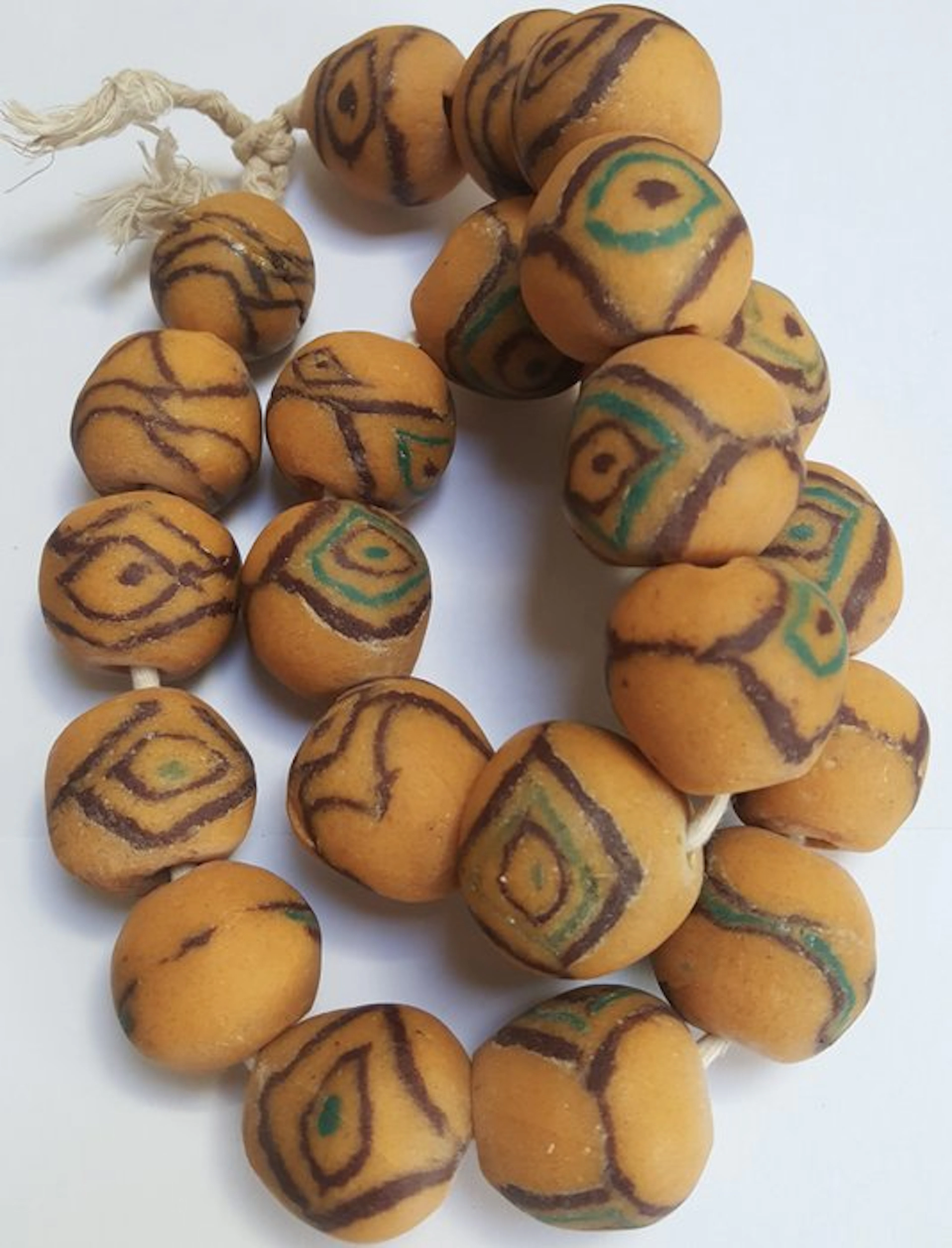 Heavy Ghanaian bead necklace - trade beads (No reserve price)