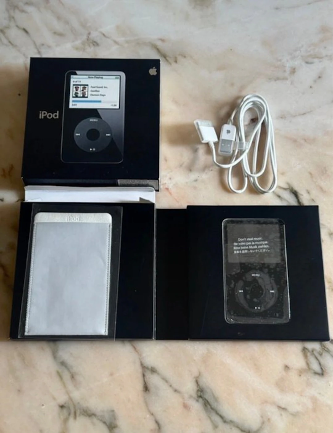 Apple - A1136 iPod 5th Generation - iPod