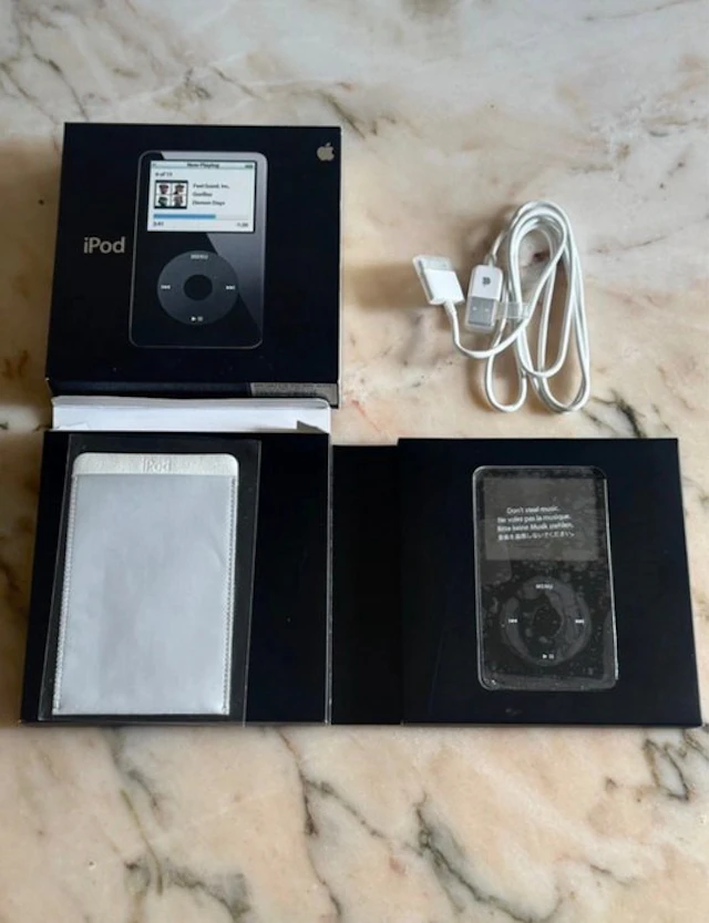 Apple - A1136 iPod 5th Generation - iPod