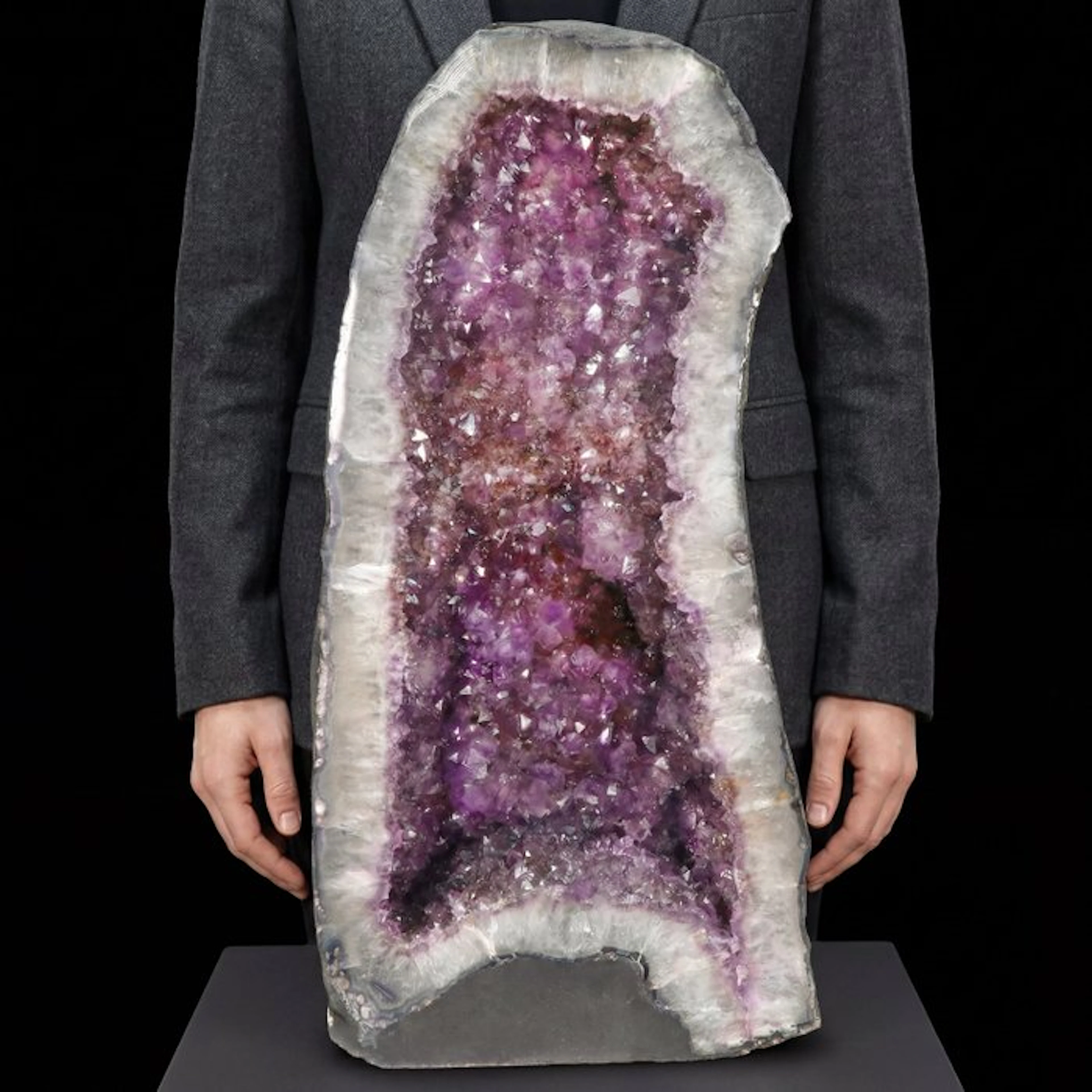 Amethyst - Geode - 61x29x25 cm- 46 kg