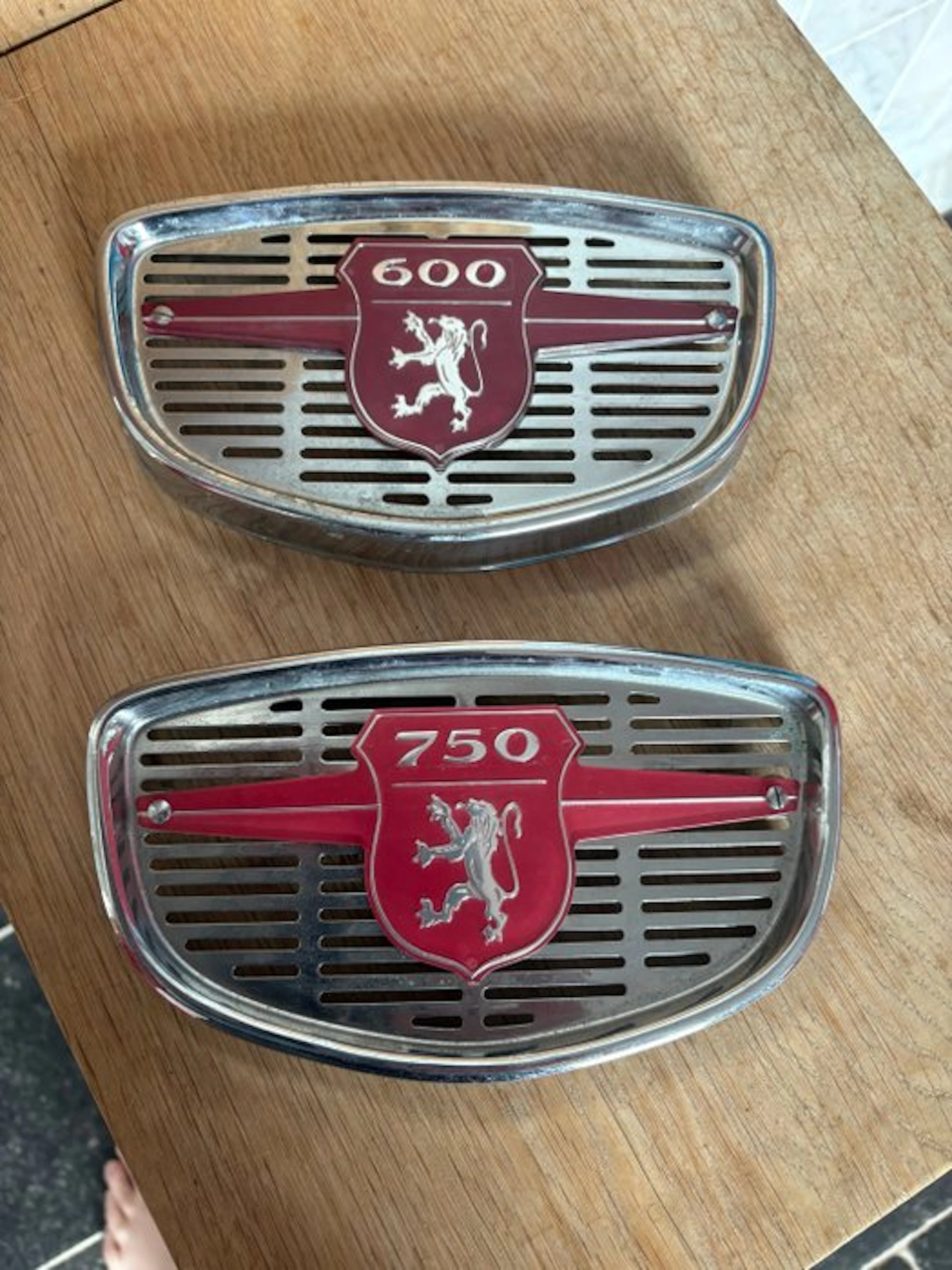 Car part (2) - Fiat - Front embleem fiat 600 en 750 - 1960-1970