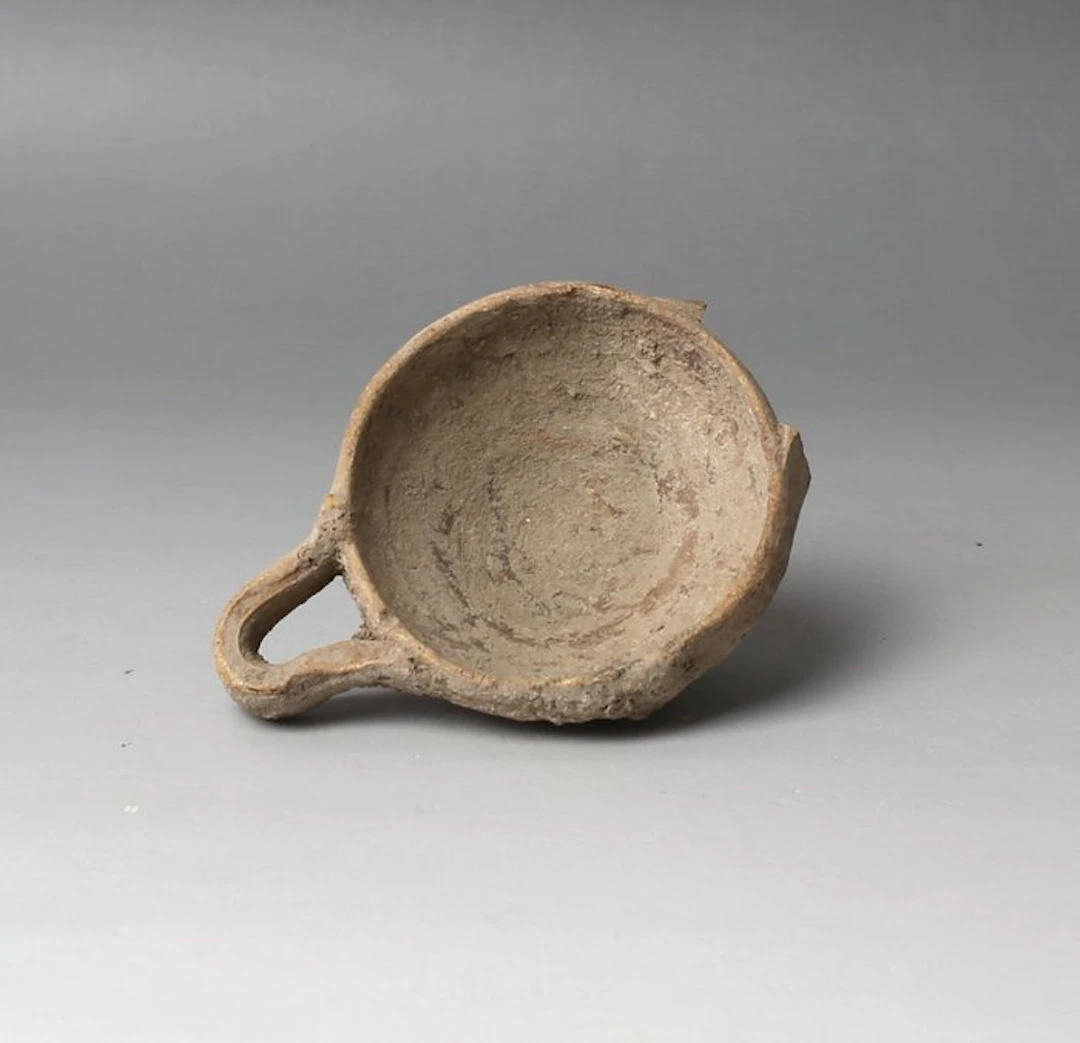 Ancient Greek Pottery Miniature skyphos (No reserve price)