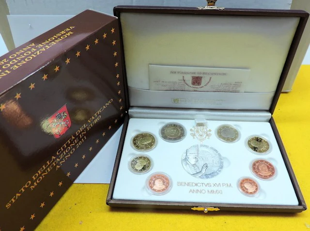 Vatican. Proof Set 2011 (incl. Silver Medal) (No reserve price)