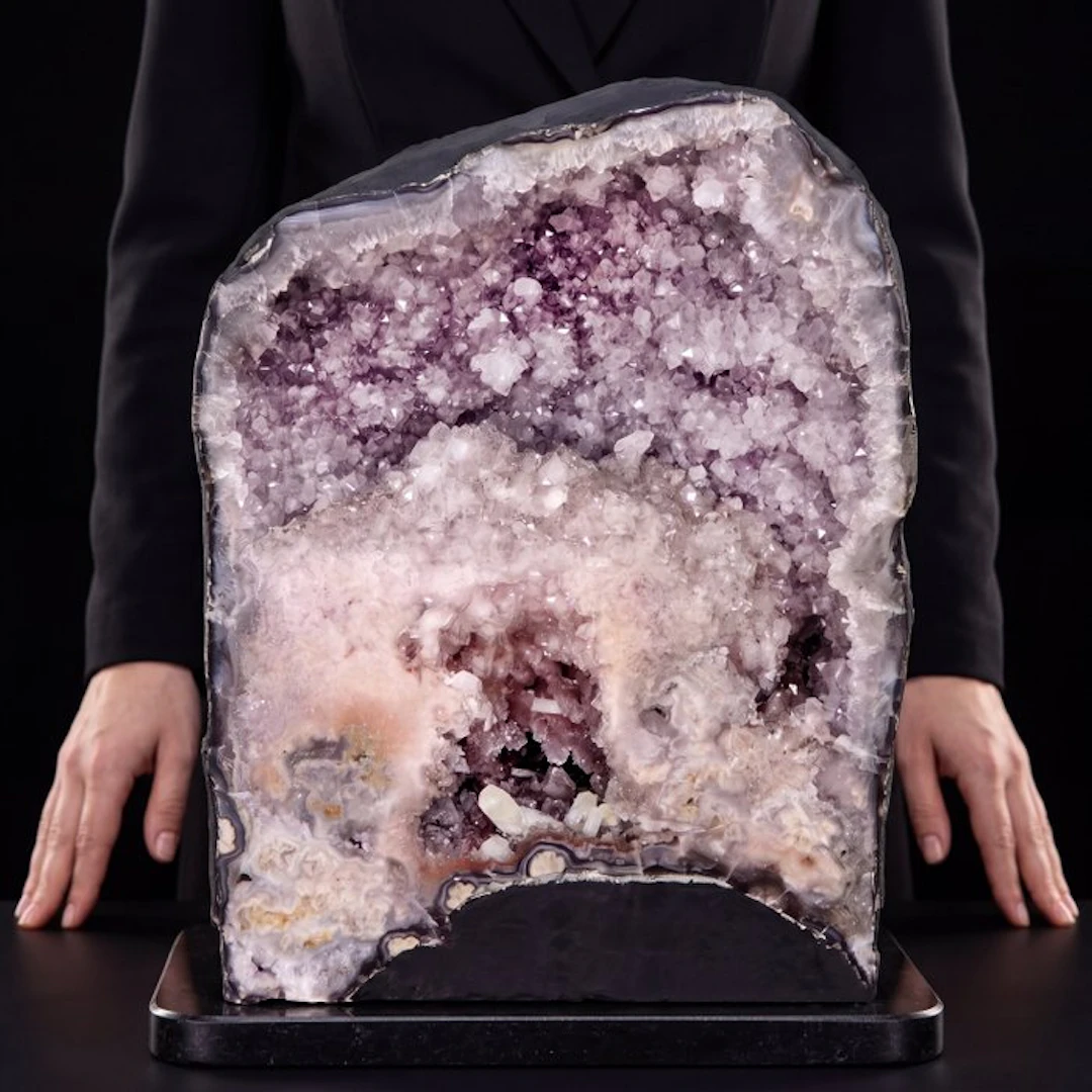Museum Quality - Sparkling Pink Amethyst - Geode - 56x40x32 cm- 72 kg