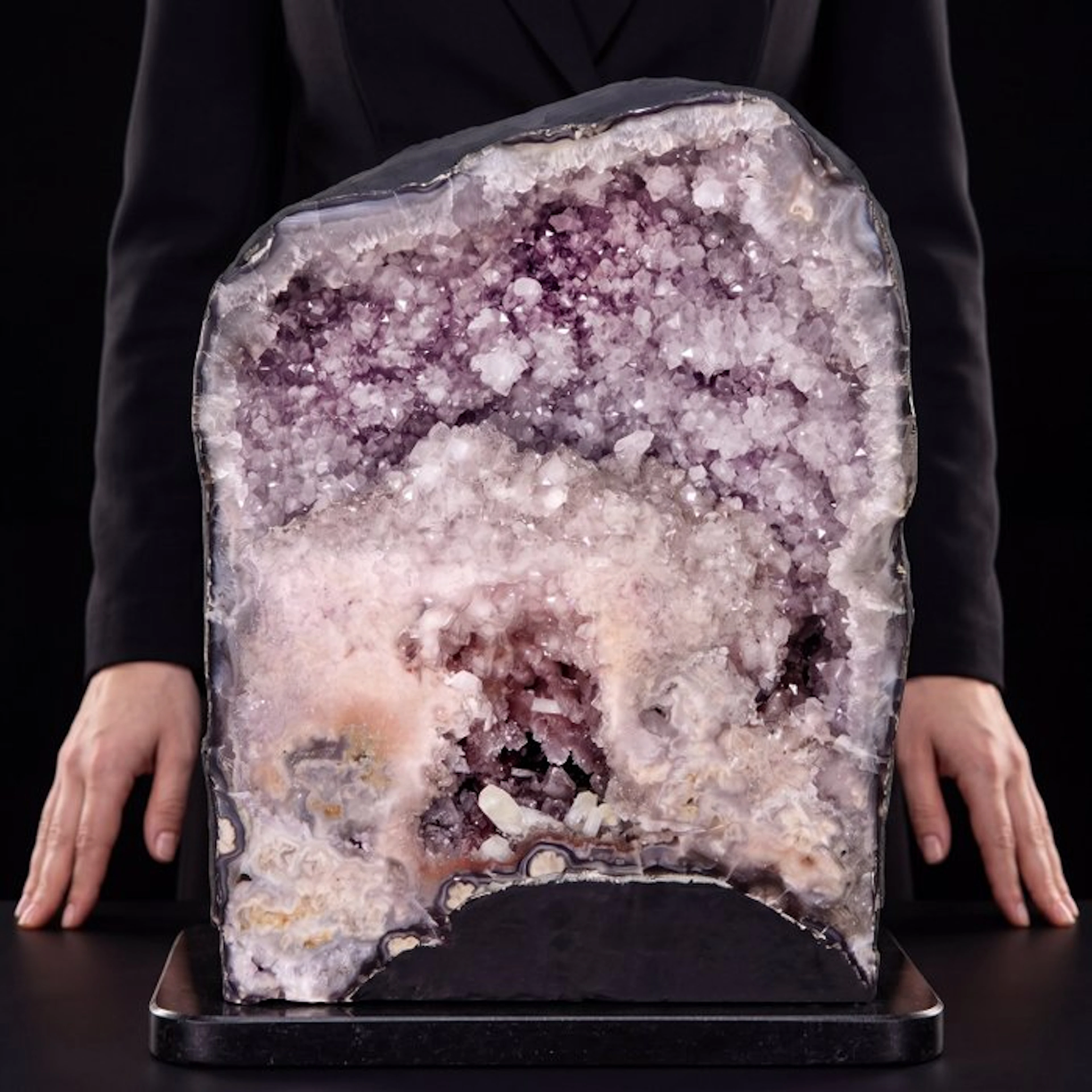 Museum Quality - Sparkling Pink Amethyst - Geode - 56x40x32 cm- 72 kg